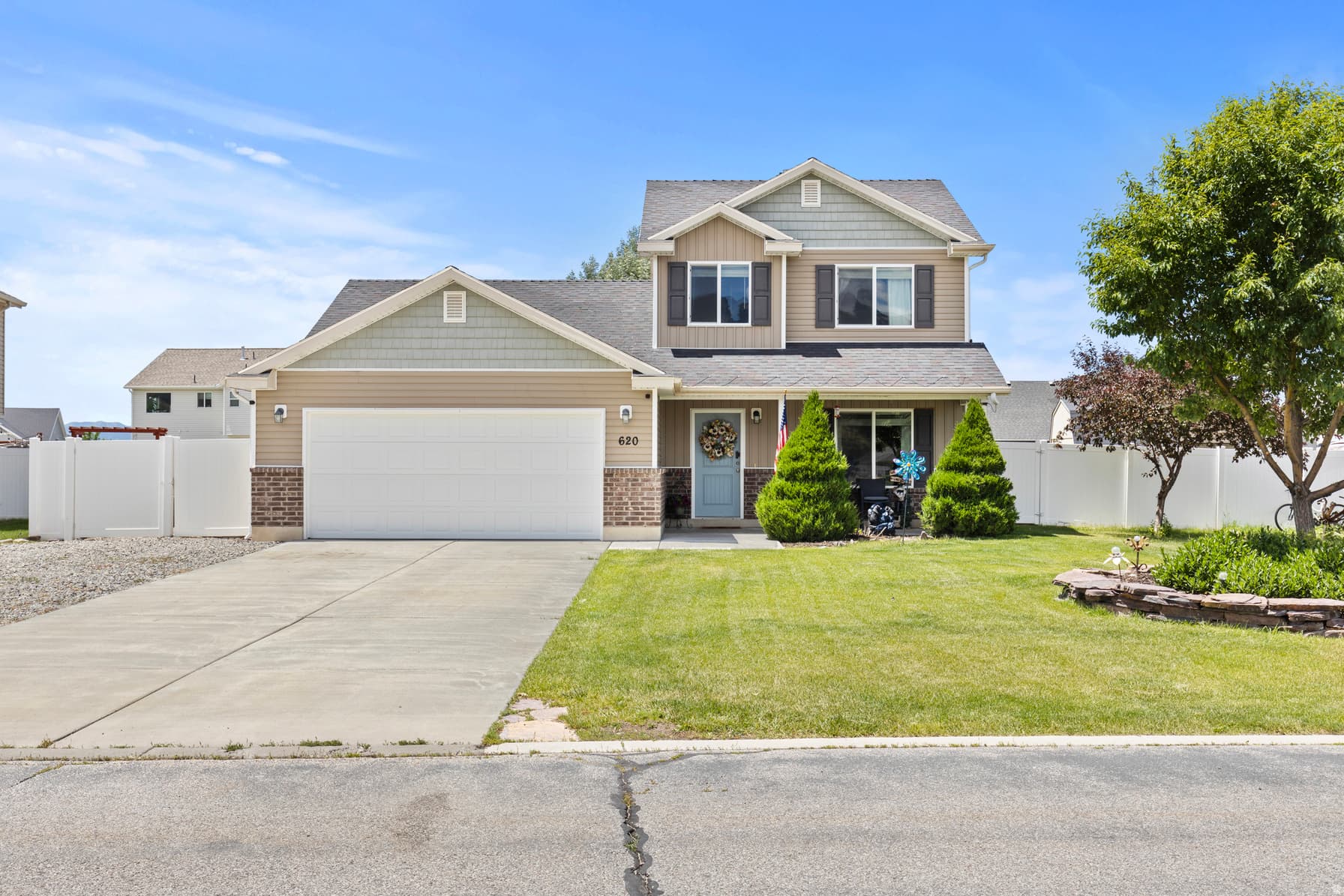 620 S LAKESIDE DR photo 1