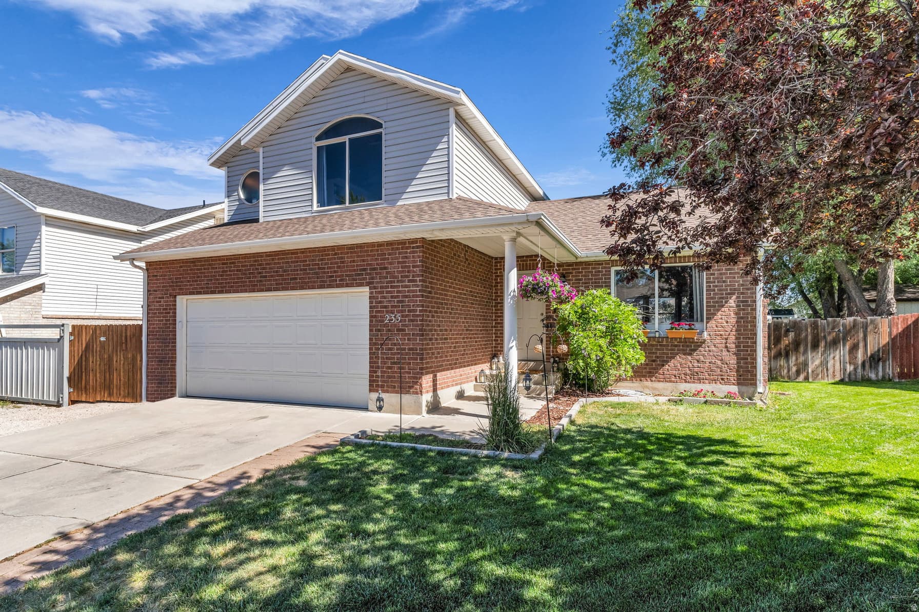 235 E ACORD WAY photo 1