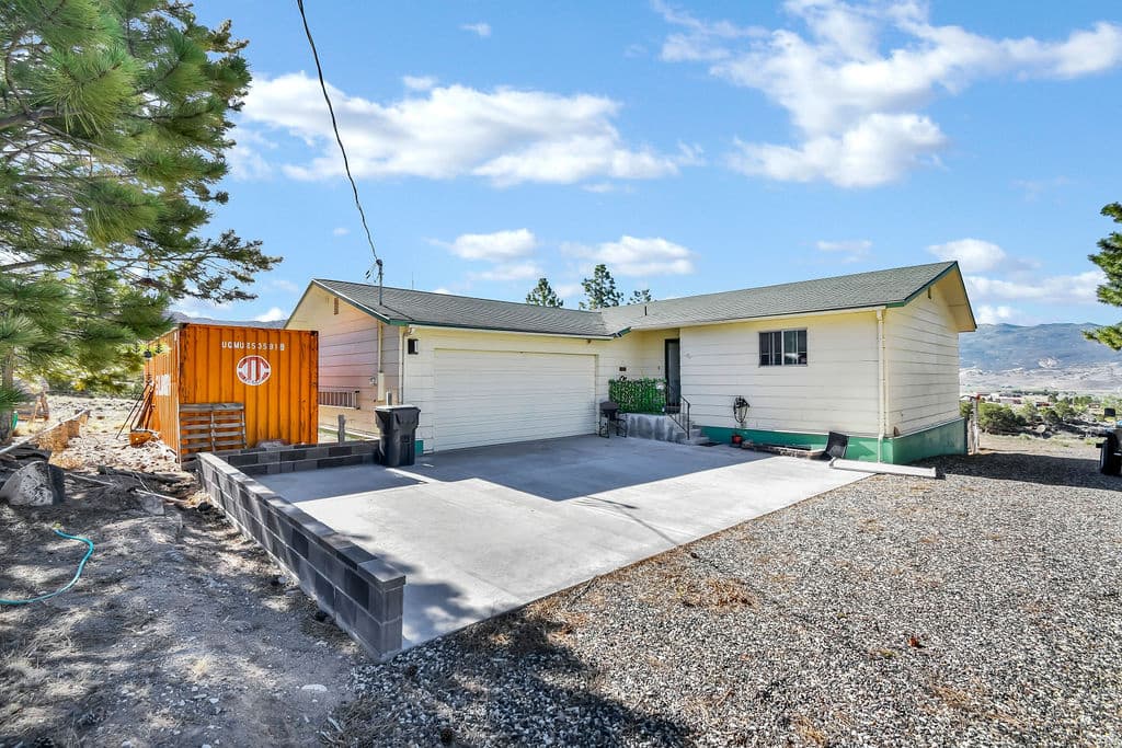 230 N 300 E photo 1