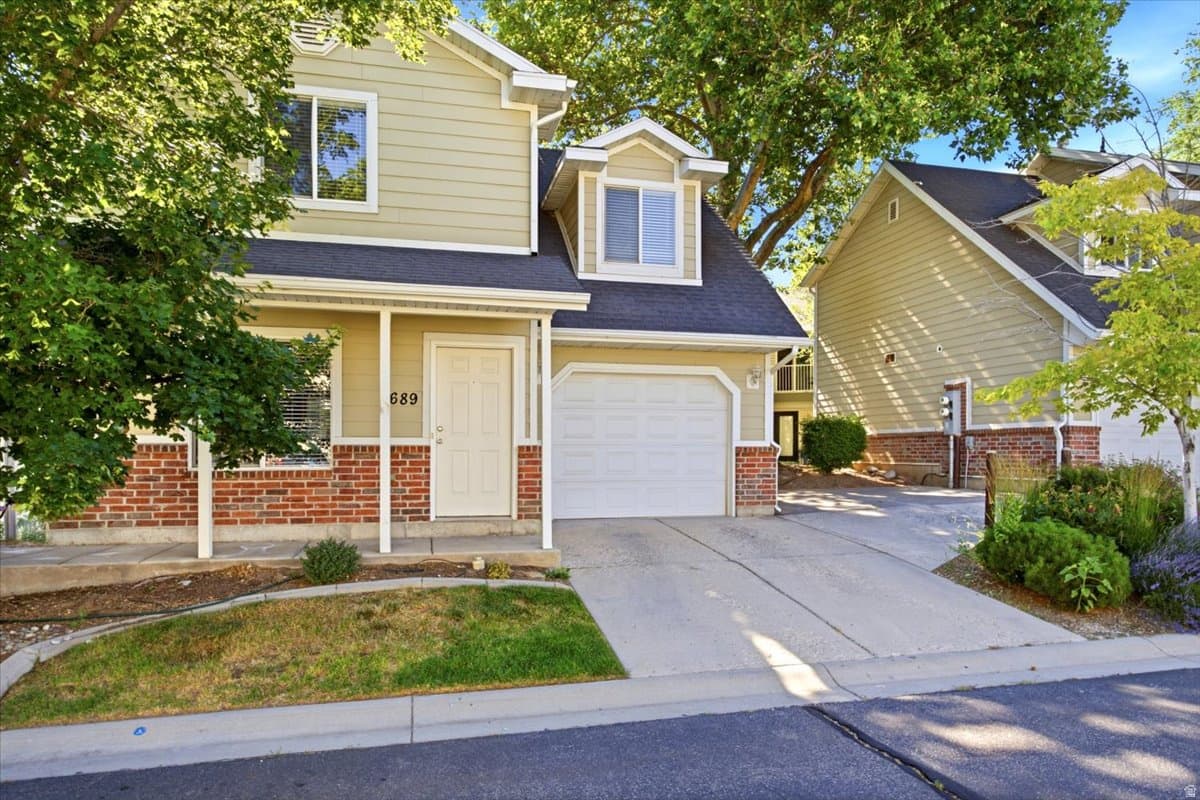 1689 S 1055 E photo 1