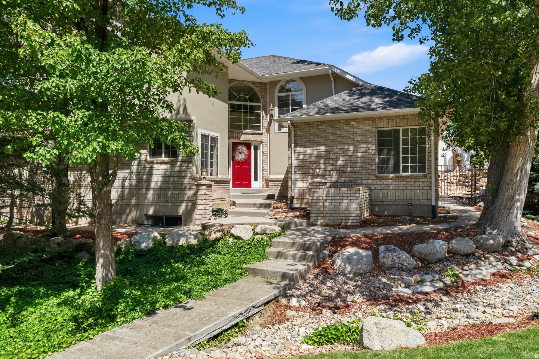 1927 E BEAR CREEK DR photo 1