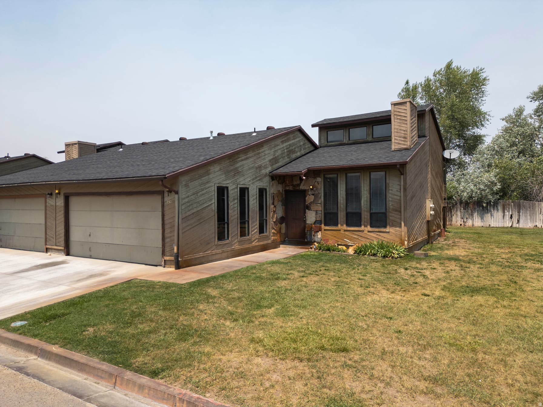 32 PARK CIR photo 1