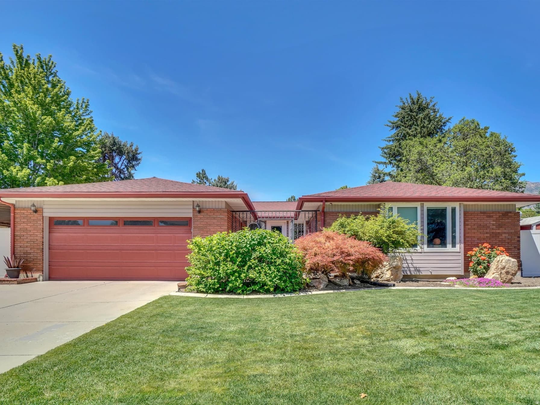 2505 E ROBIDOUX RD photo 1