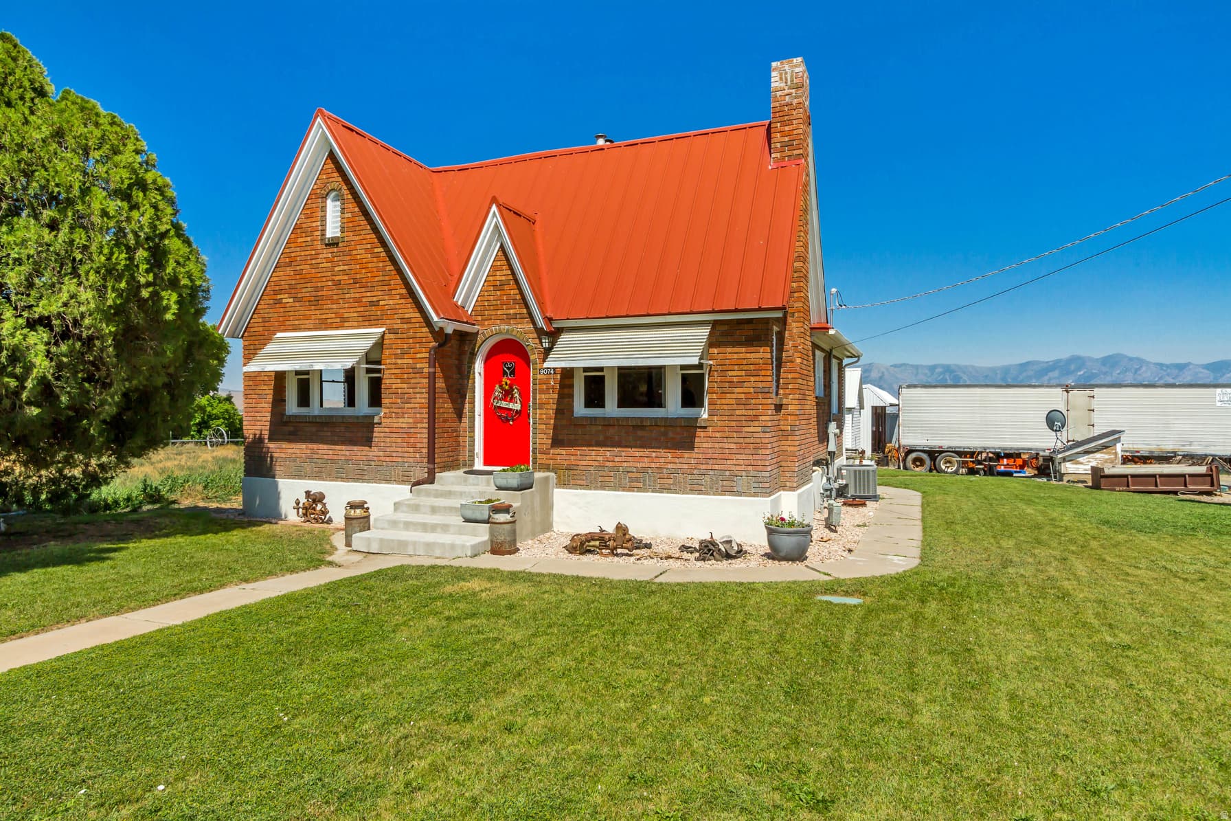 9074 N 11600 W photo 1