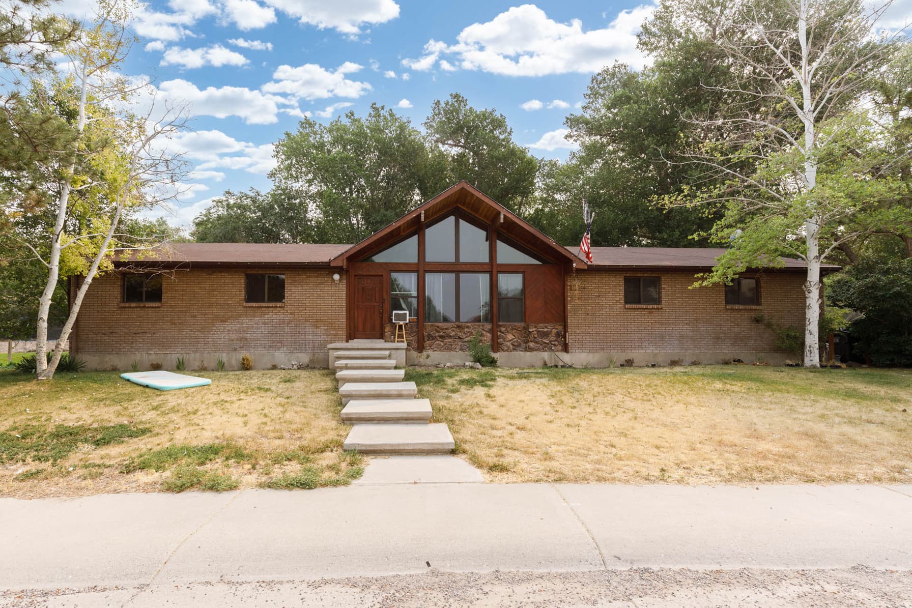 141 S SUNNYBROOK DR photo 1