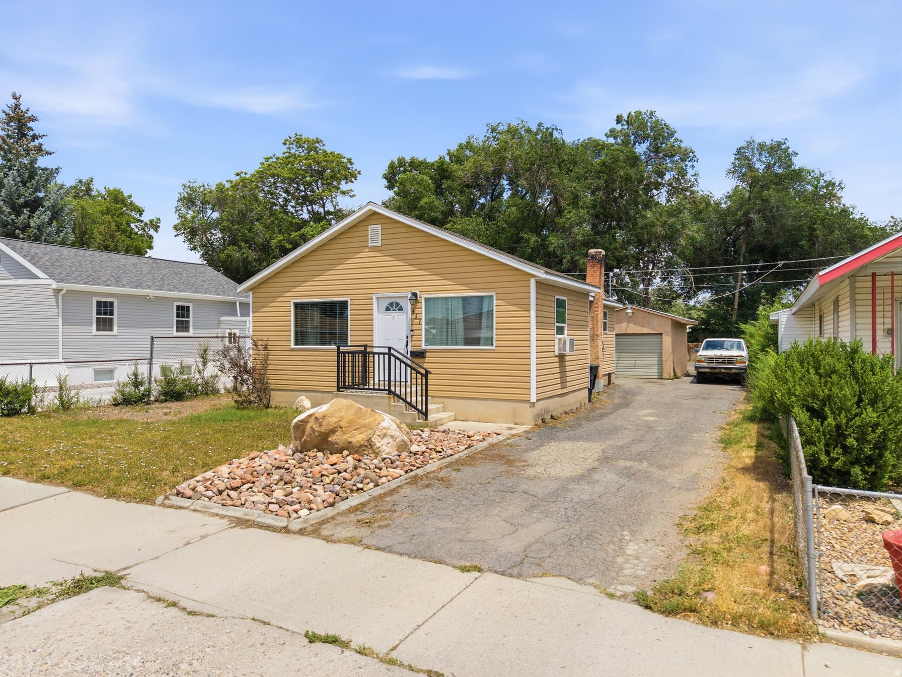 427 S 100 W photo 1