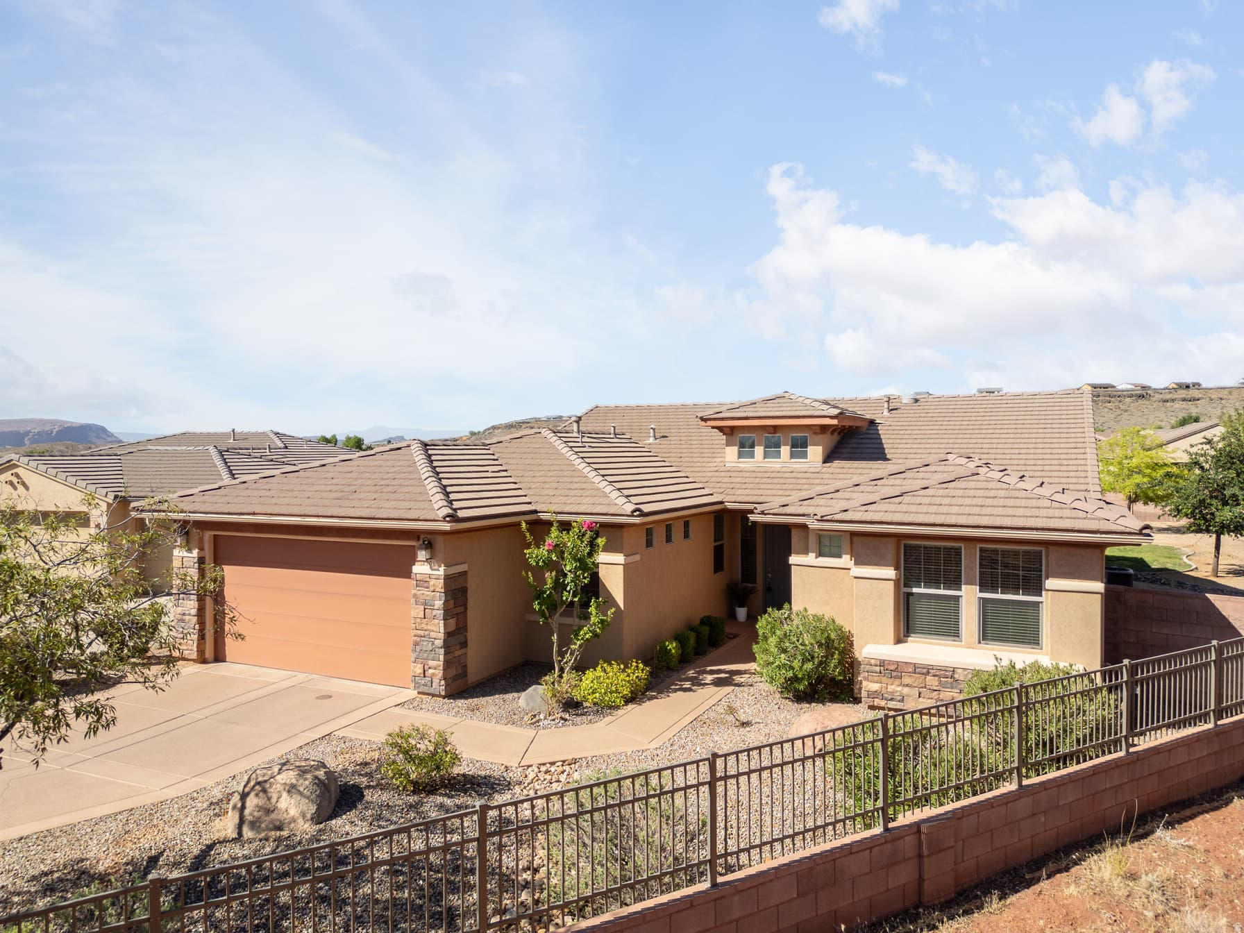 2906 E AUTUMN ROSE DR photo 1