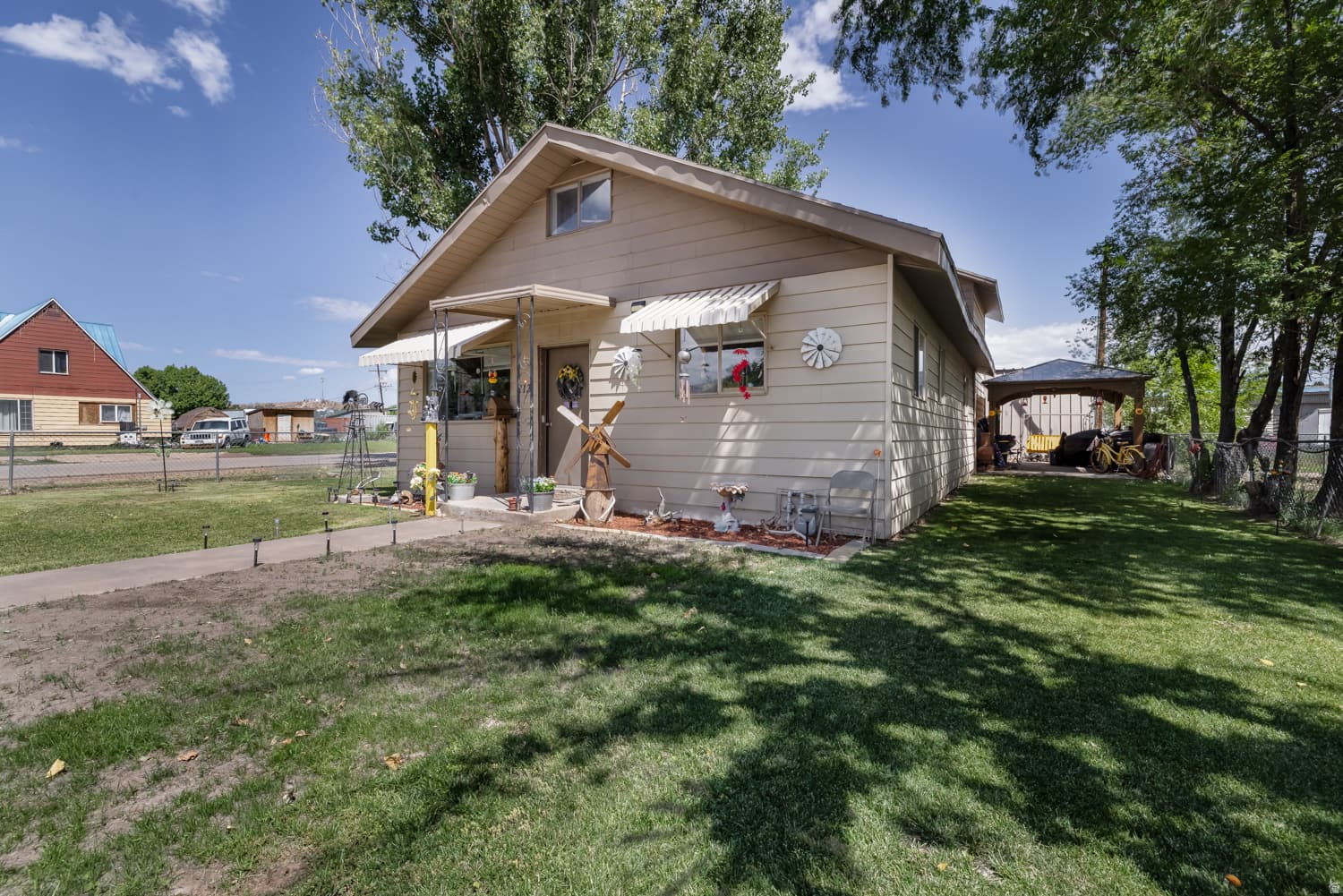 213 E 100 S photo 1