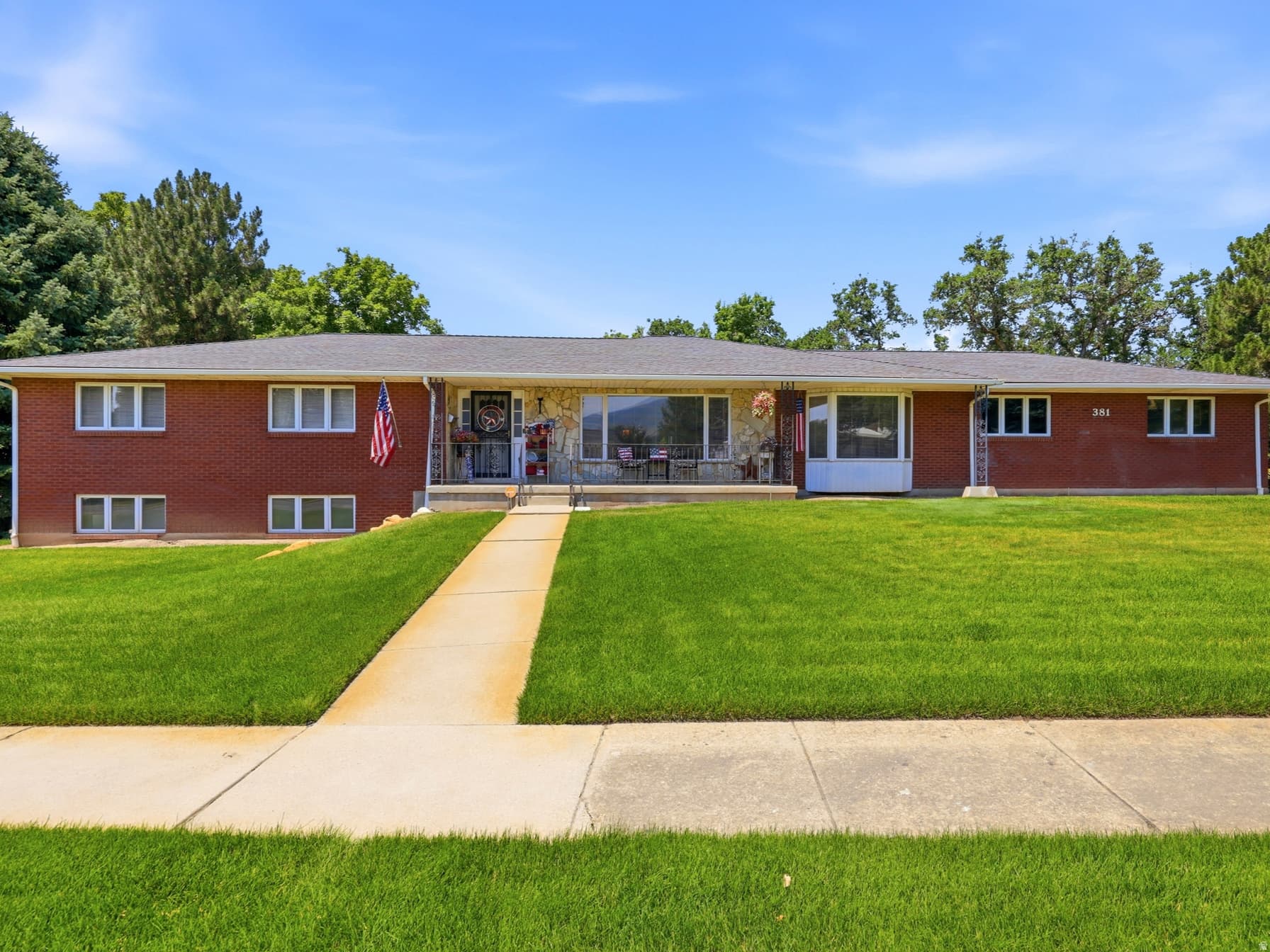 381 OAK LN photo 1