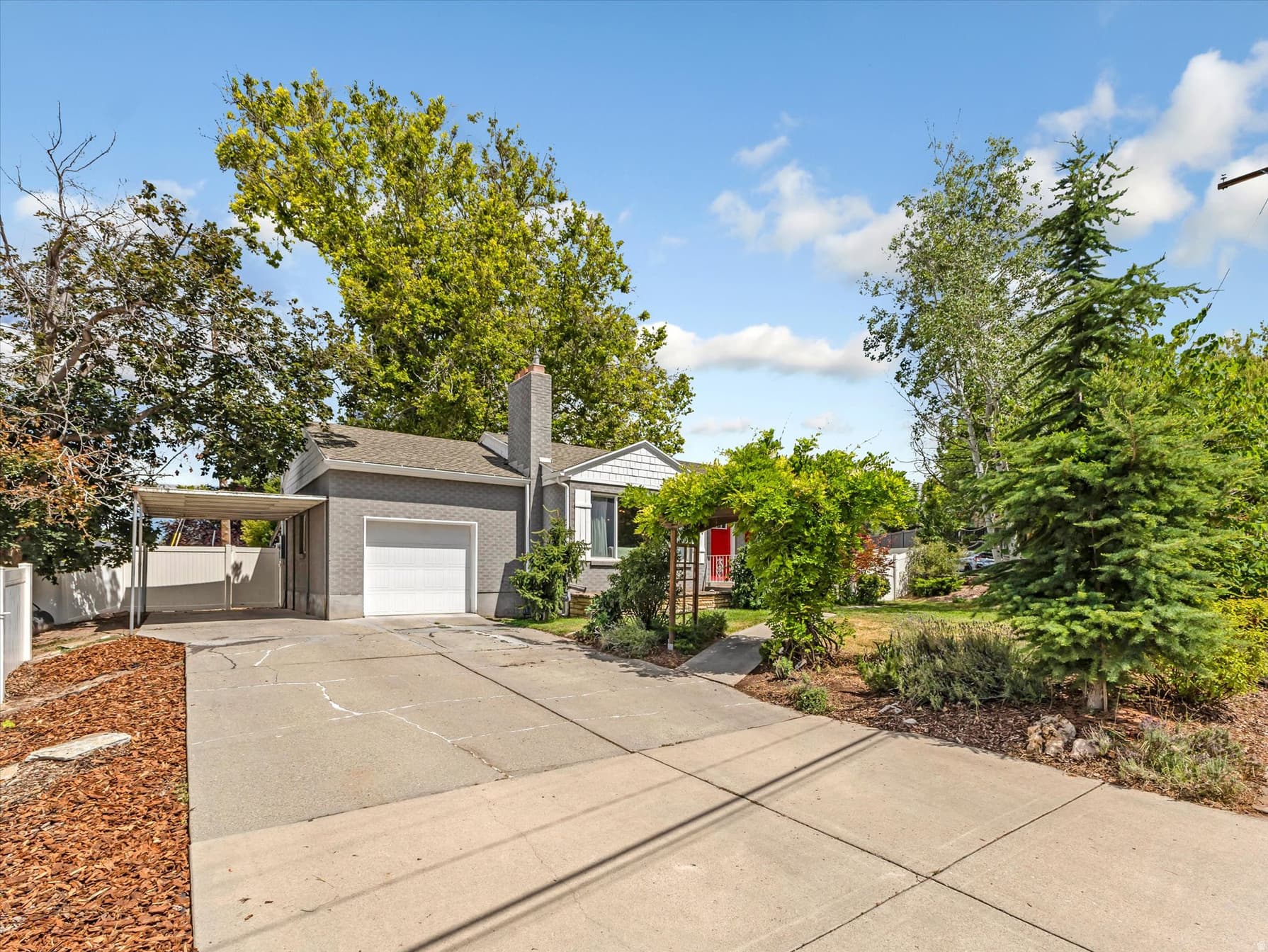 1795 E GUNDERSON LN photo 1