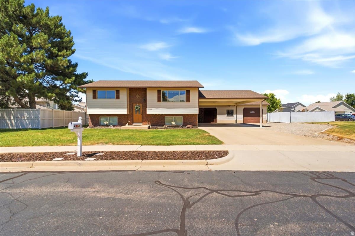 2626 W 1700 N photo 1