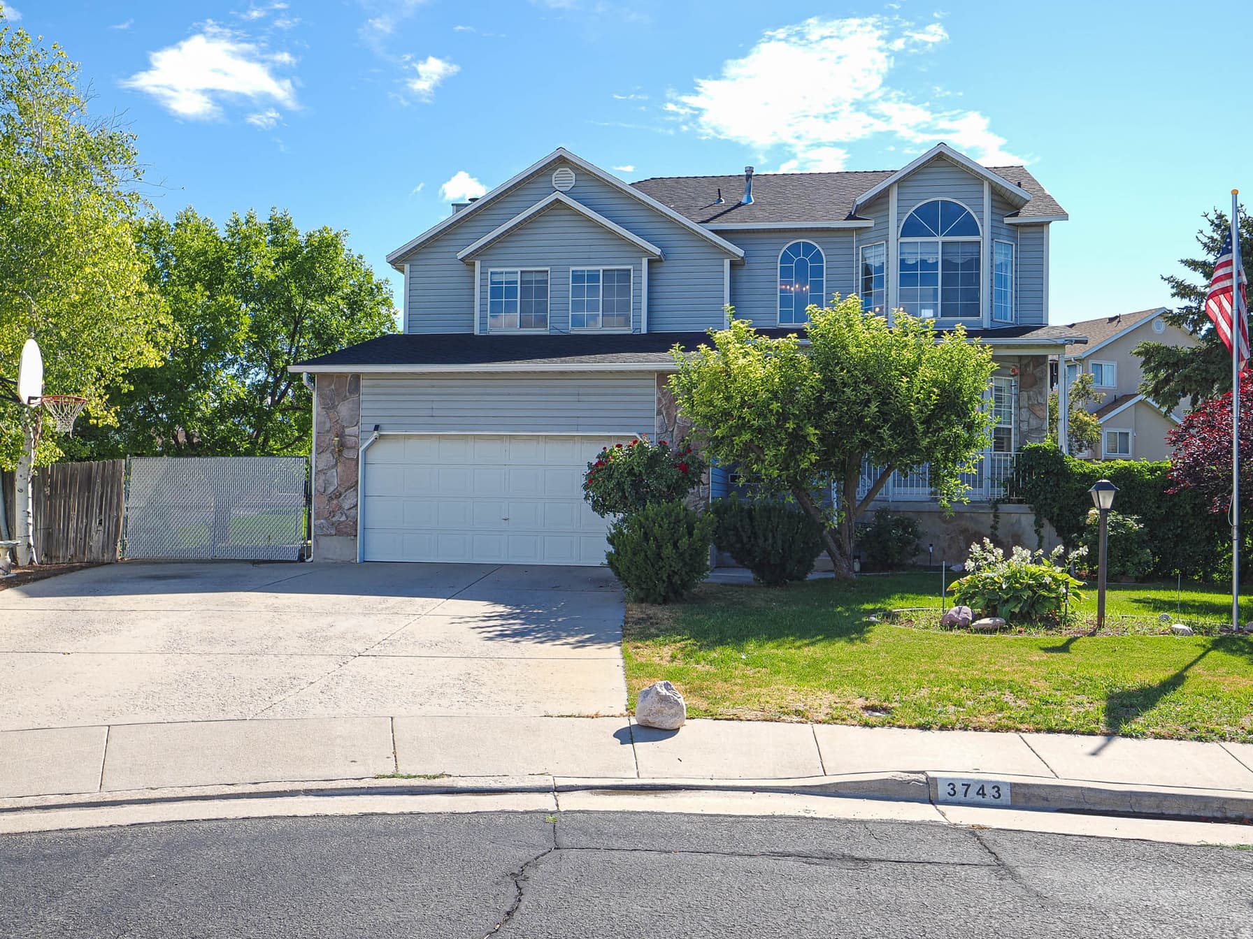 3743 PEAR APPLE CIR photo 1