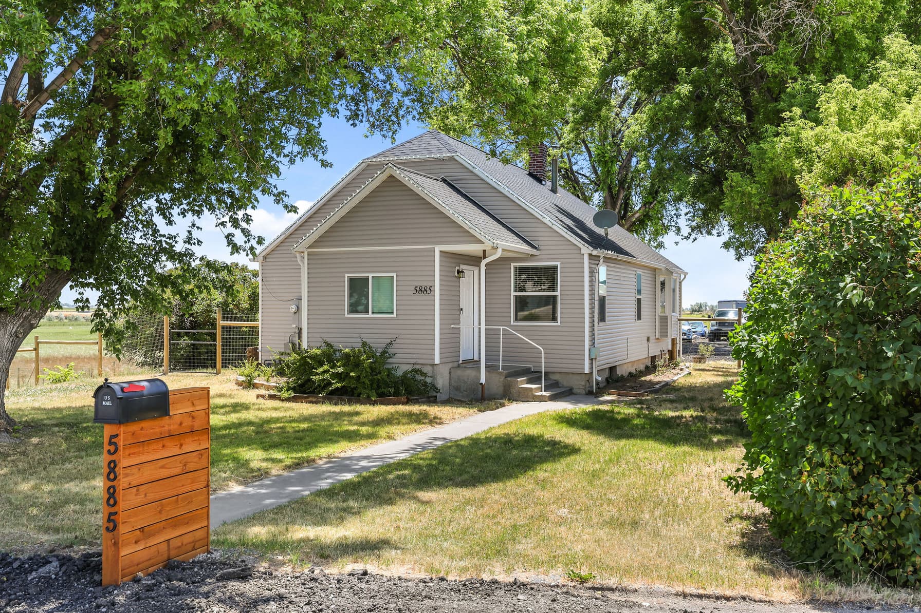 5885 W 8800 N photo 1