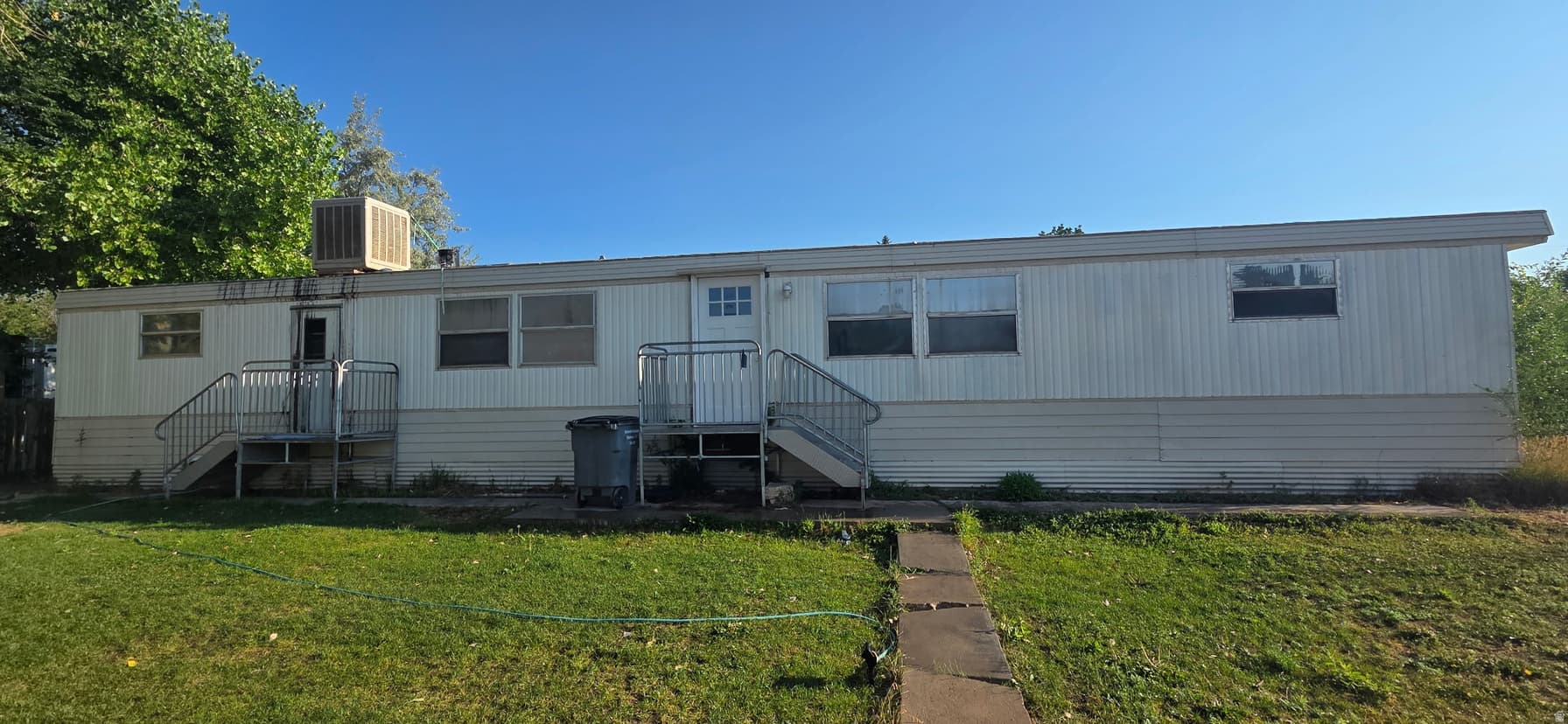 555 E 750 N photo 1