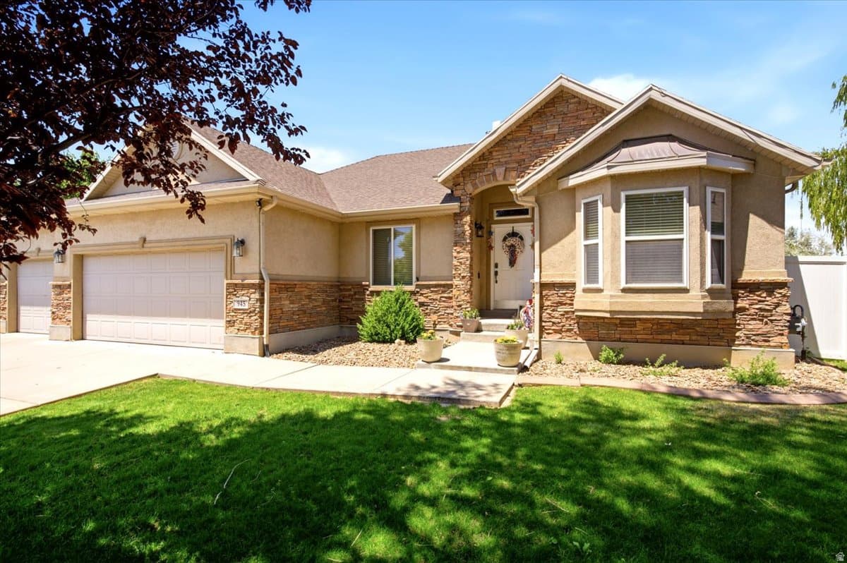 945 E JAMES CIR. photo 1