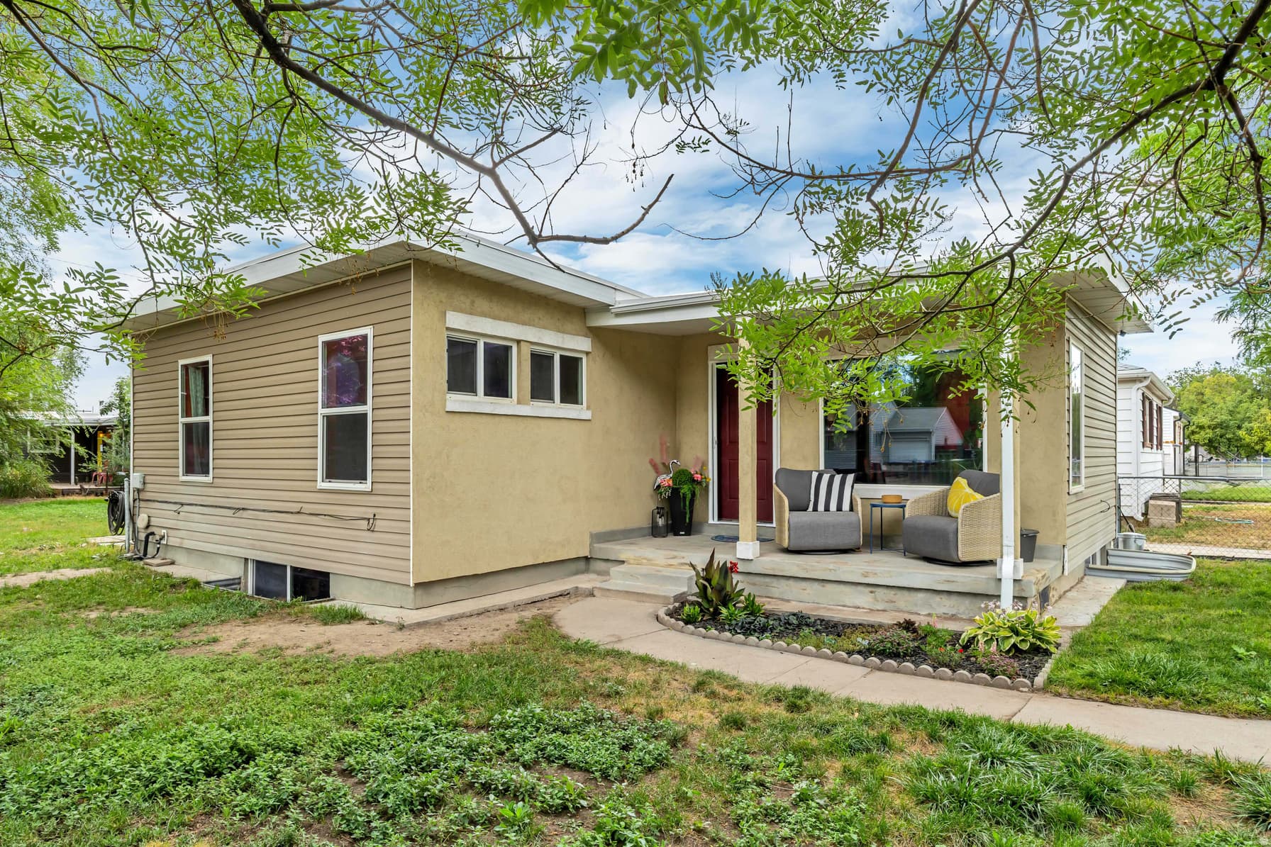 1478 W AMERICAN AVE photo 1