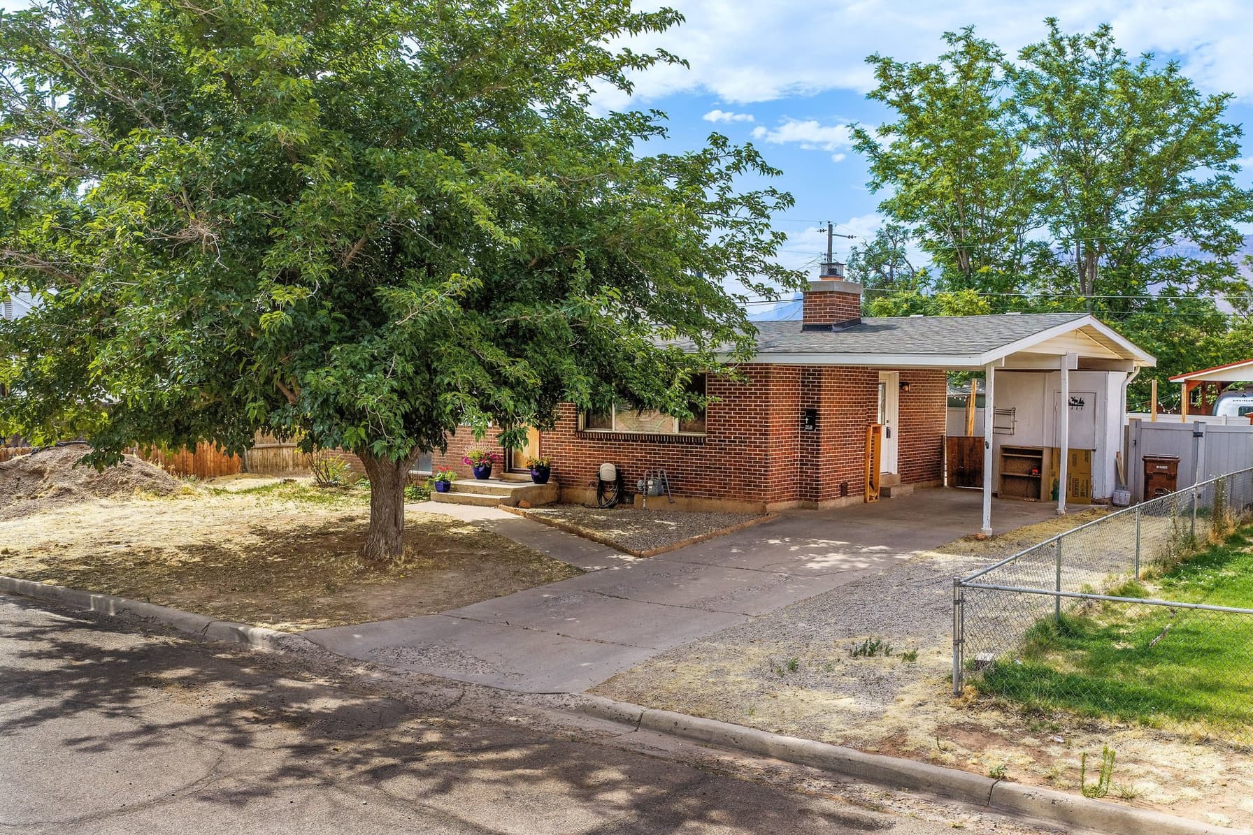 405 WINGATE AVE photo 1
