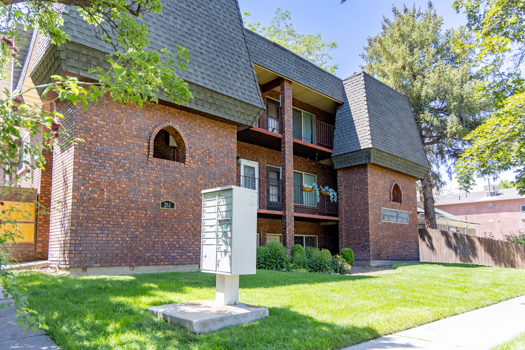261 N 400 E #102 photo 1
