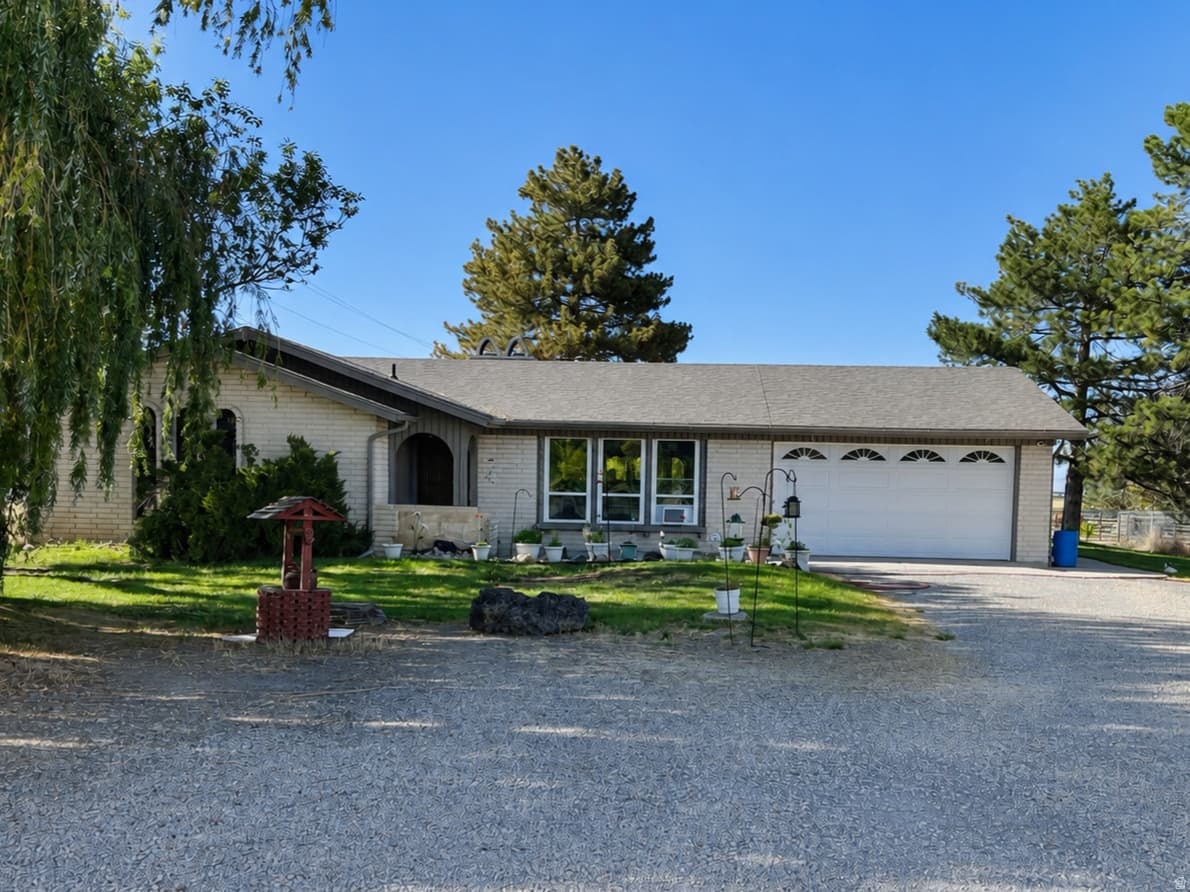 984 W ERDA WAY photo 1