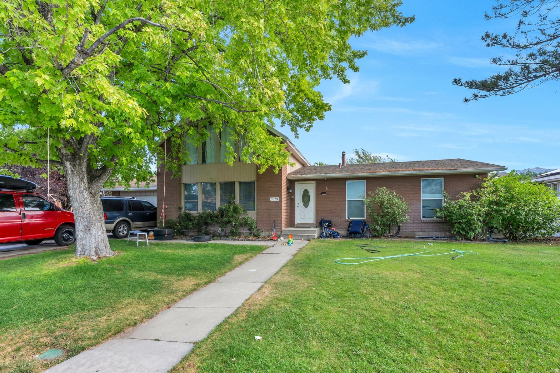 1073 E 120 S photo 1