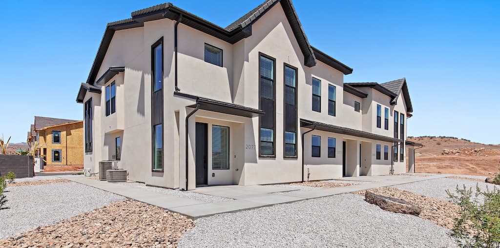 1095 W ALBERTINE LN photo 1