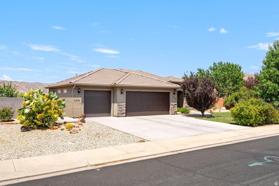 3378 W 400 N photo 1