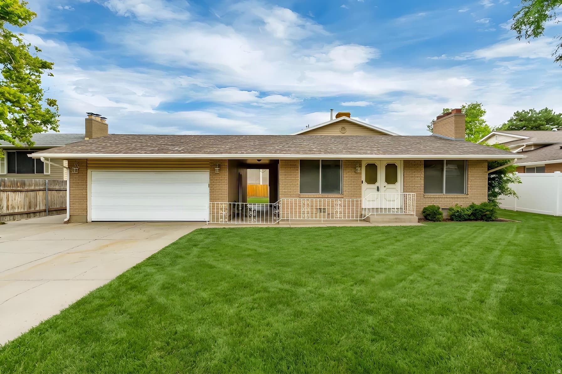 1447 E HOLLOW DALE DR photo 1