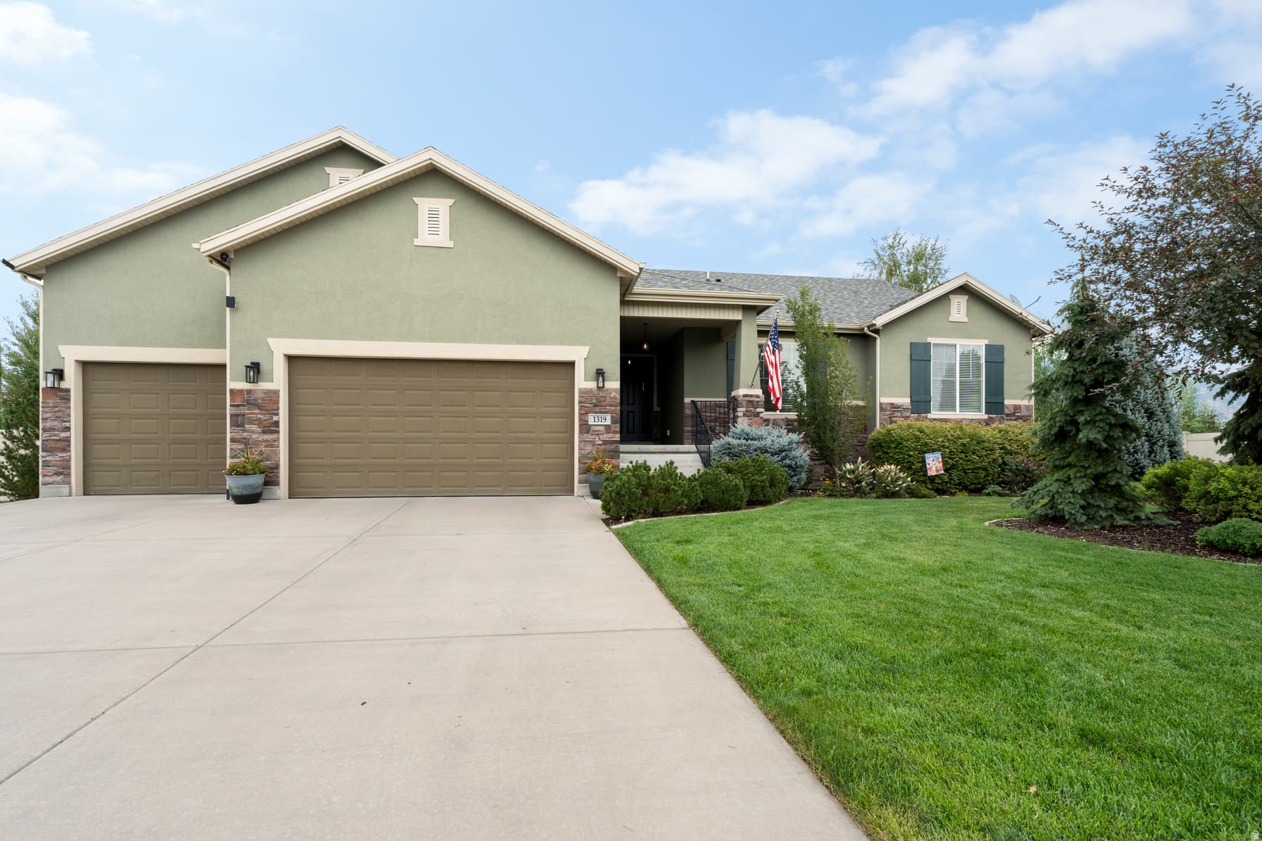1319 S THOROUGHBRED CIR photo 1