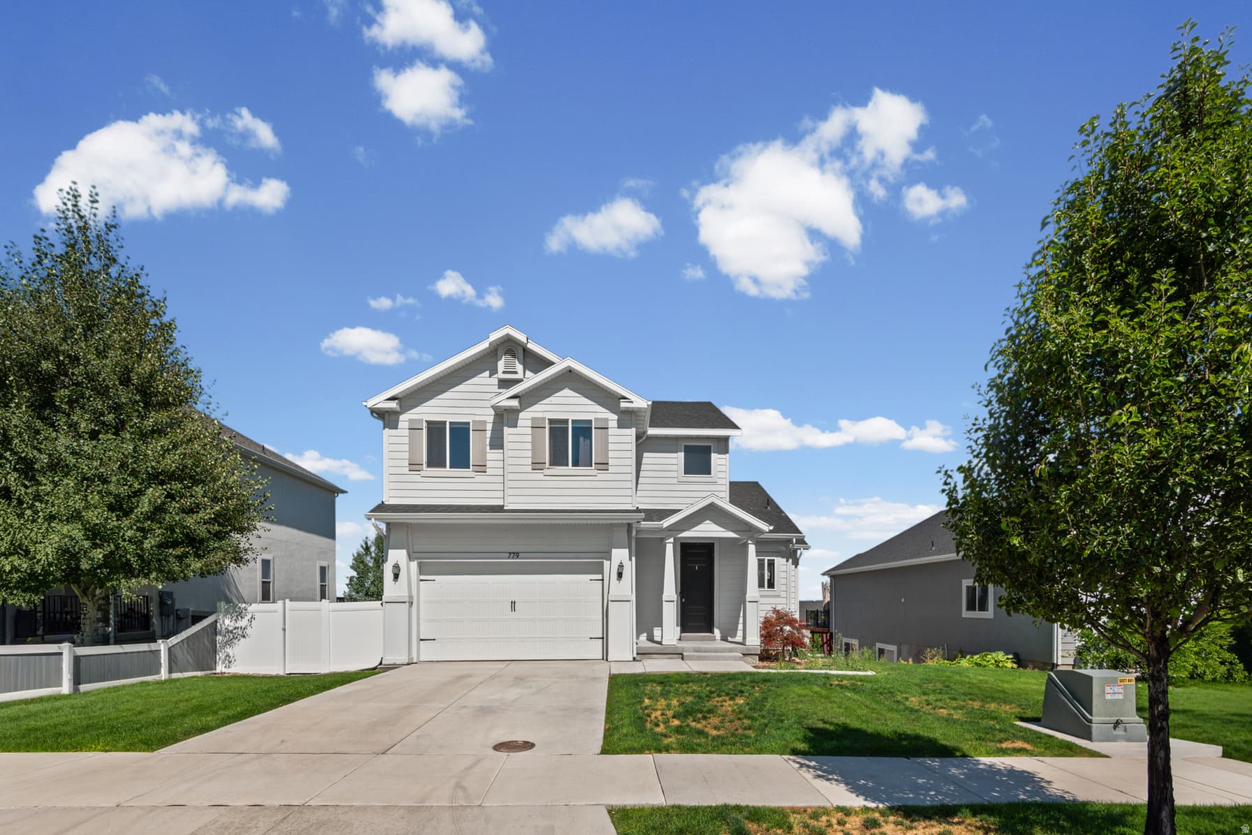 779 N STALLION DR photo 1