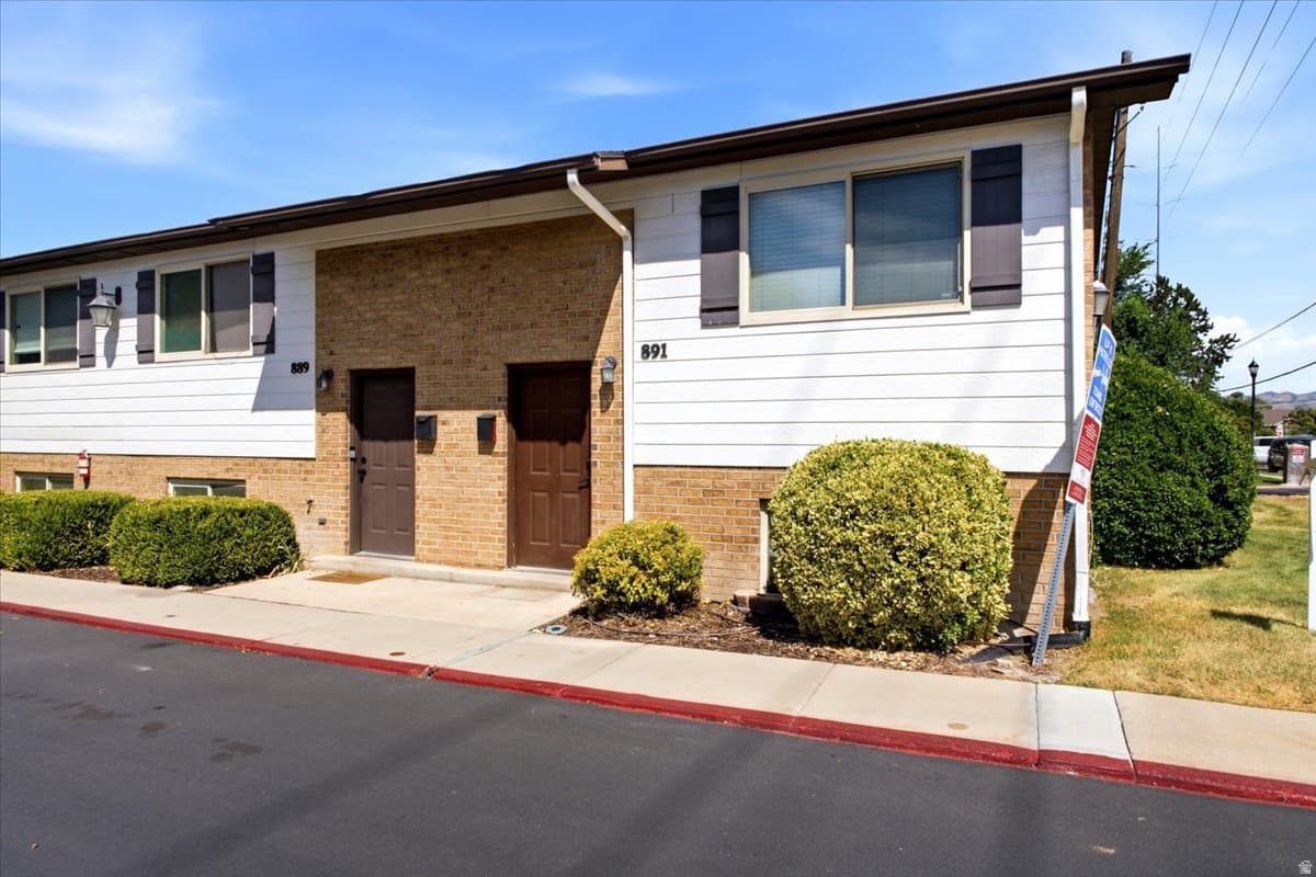 891 E BRISTLE PL photo 1