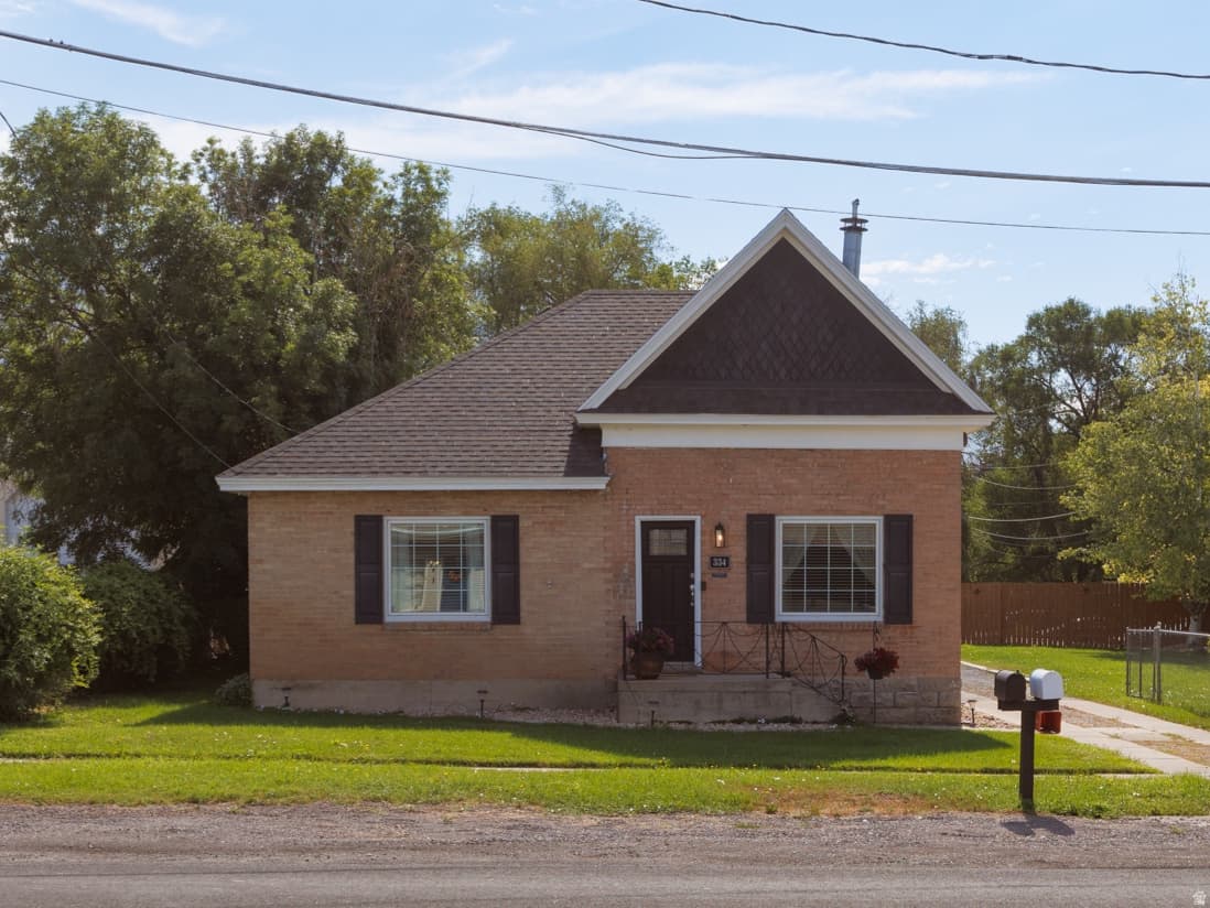 334 N 300 E photo 1