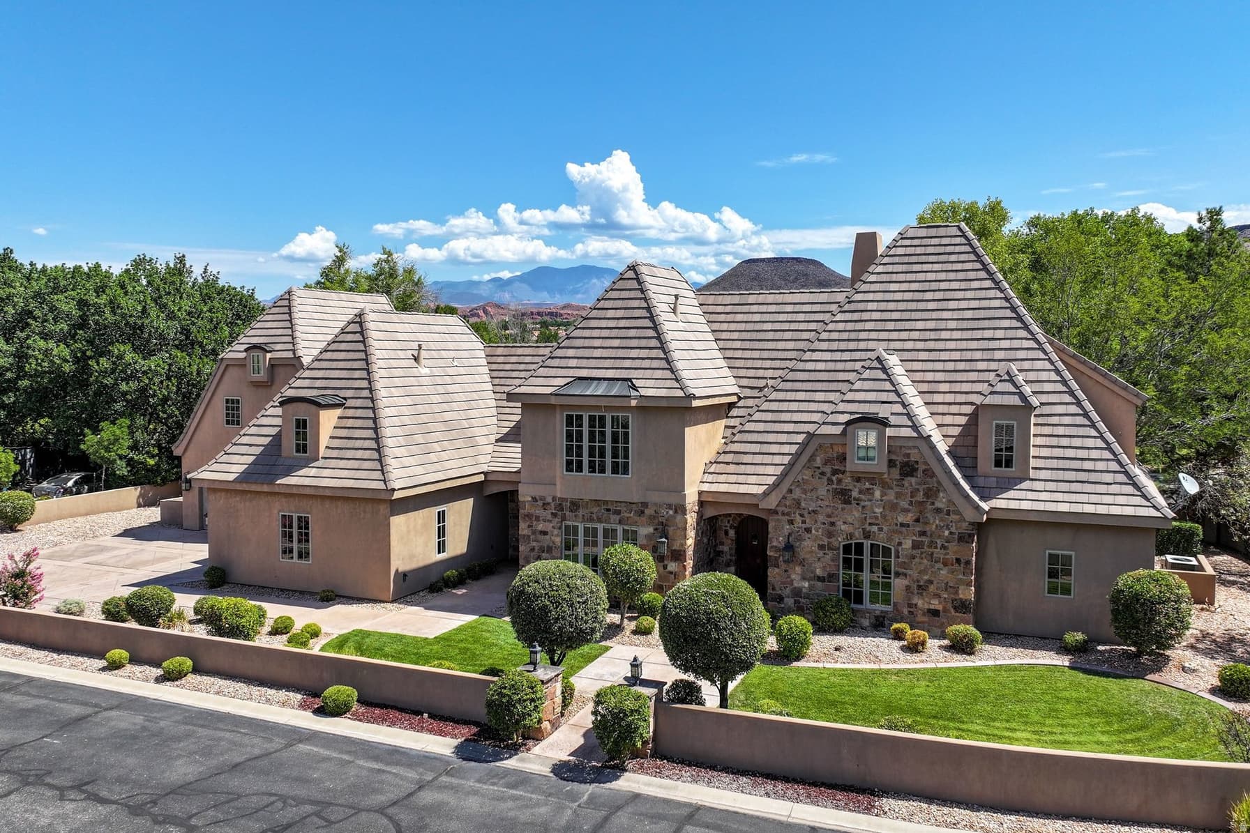 1548 W WOODS VIEW LN photo 1
