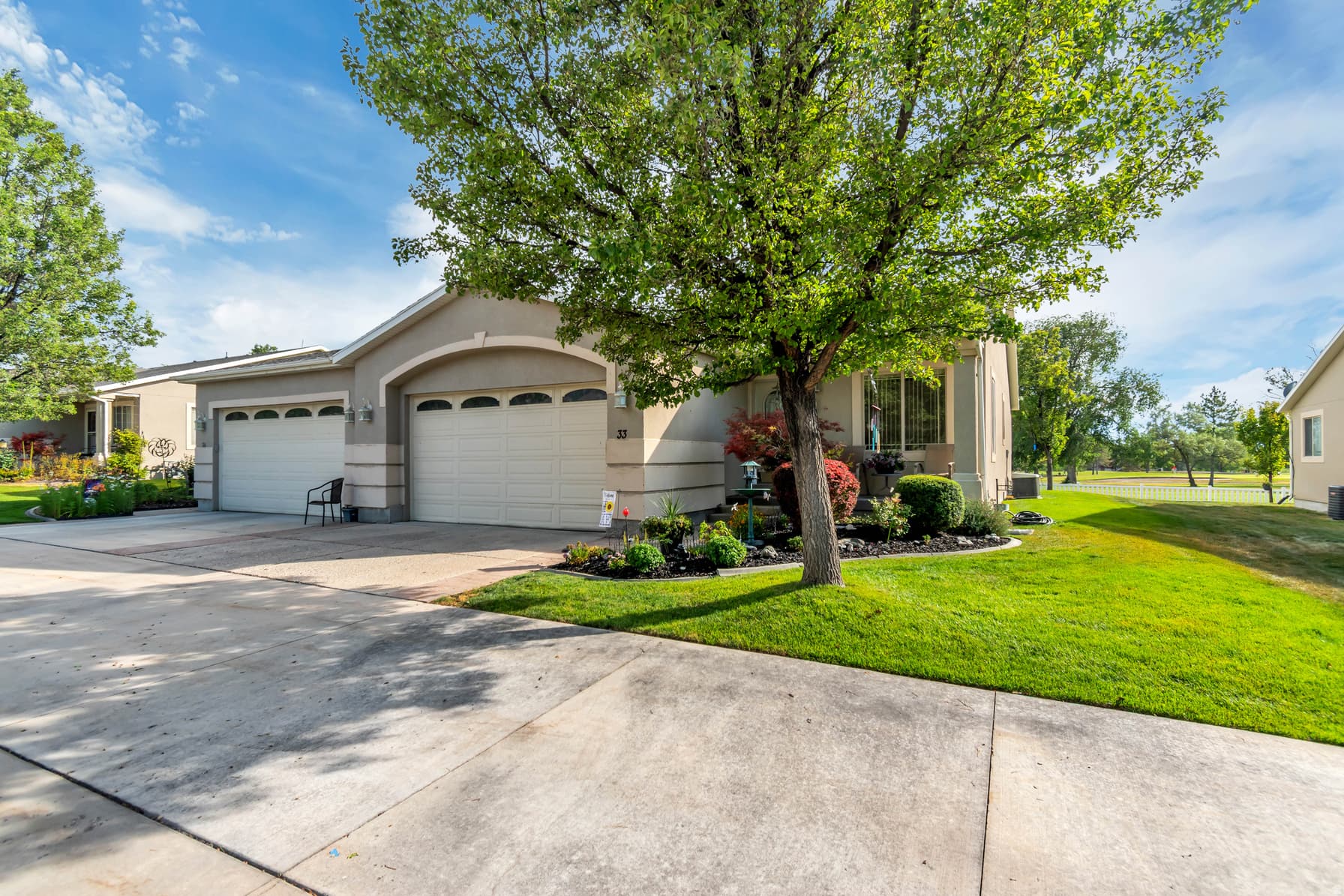 33 CLUBHOUSE DR photo 1