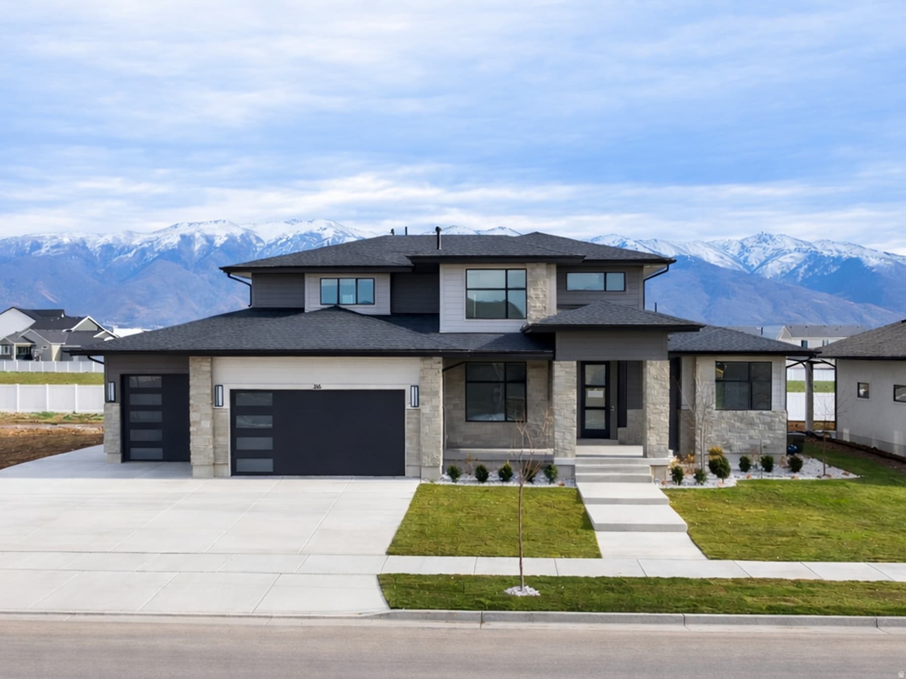 316 N AMBER LN photo 1