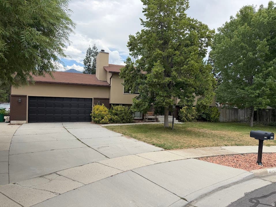 10753 S 895 E photo 1