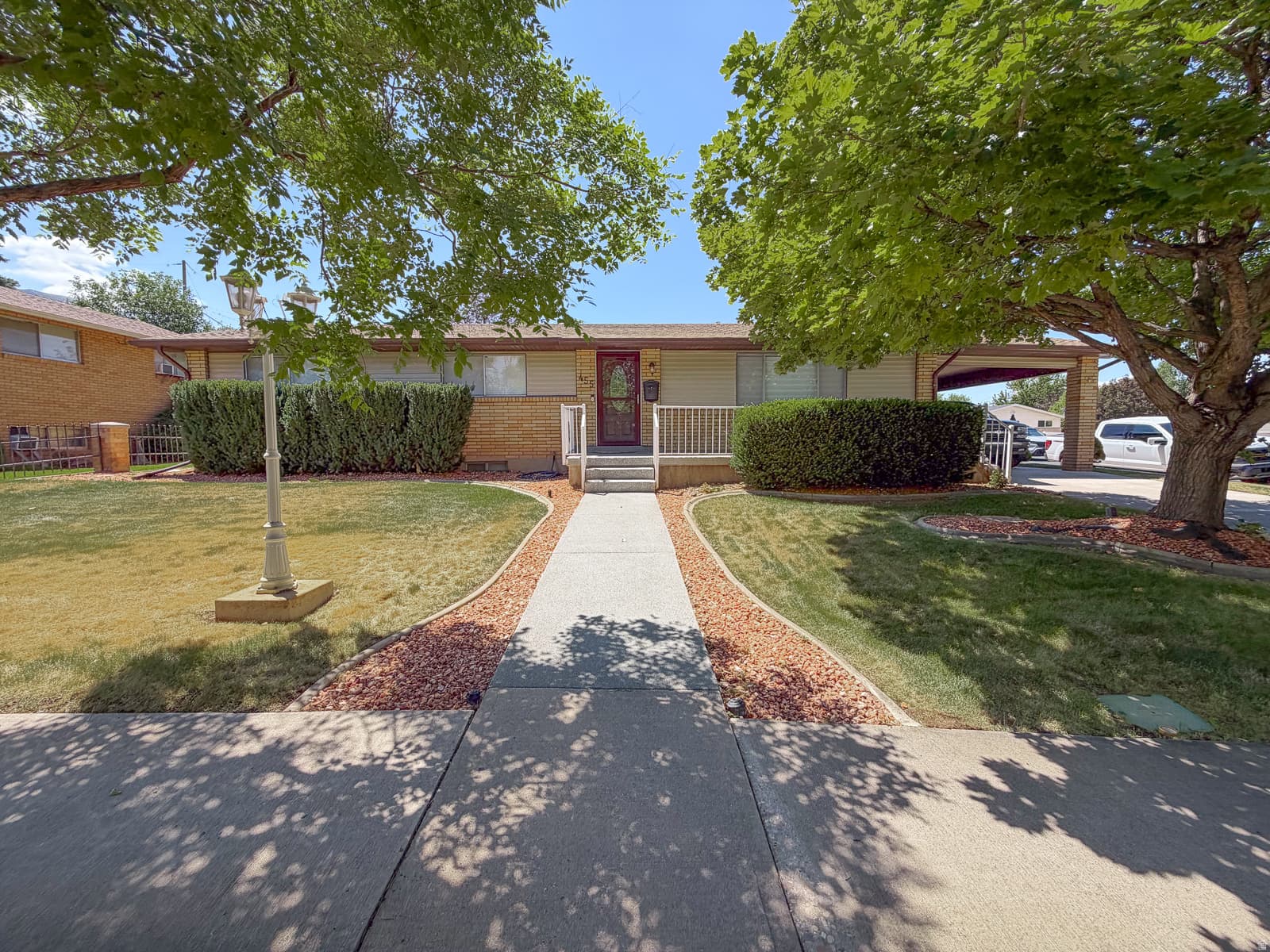 455 CIRCLEWAY DR photo 1