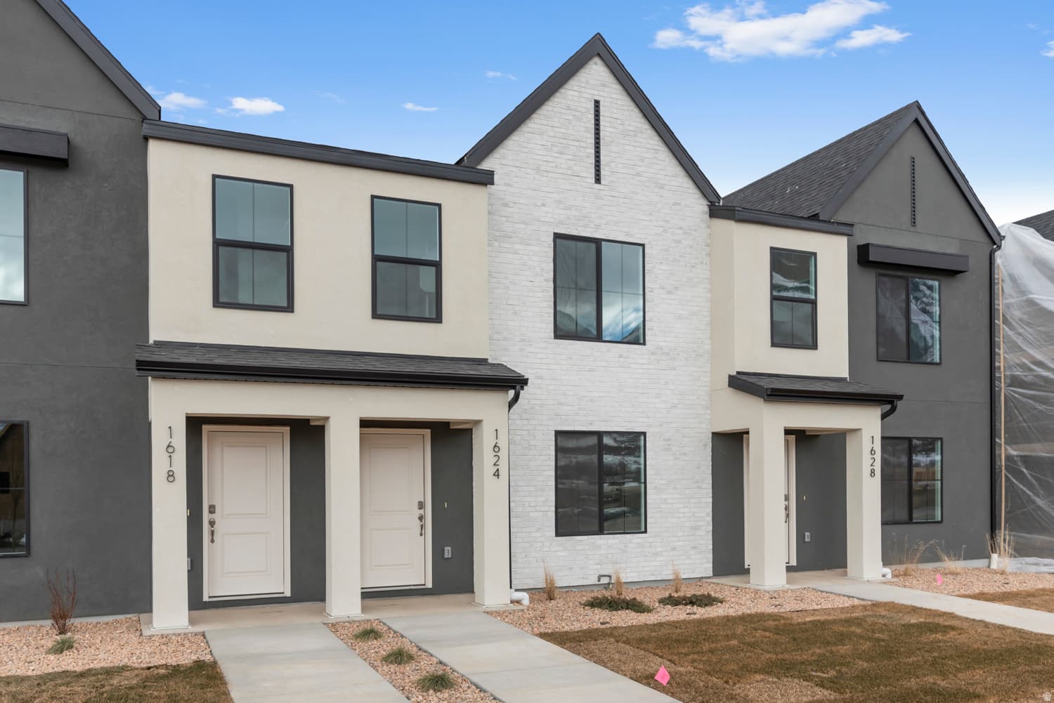 671 N 1620 E #1304 photo 1