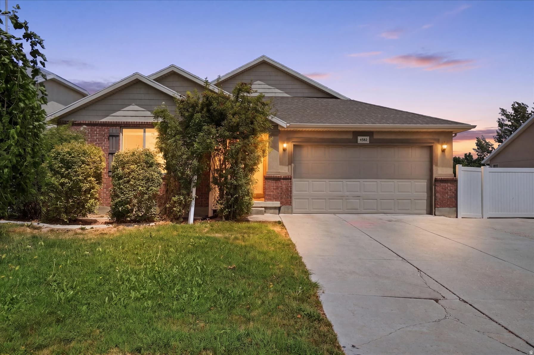 4582 W BLACK POWDER DR photo 1