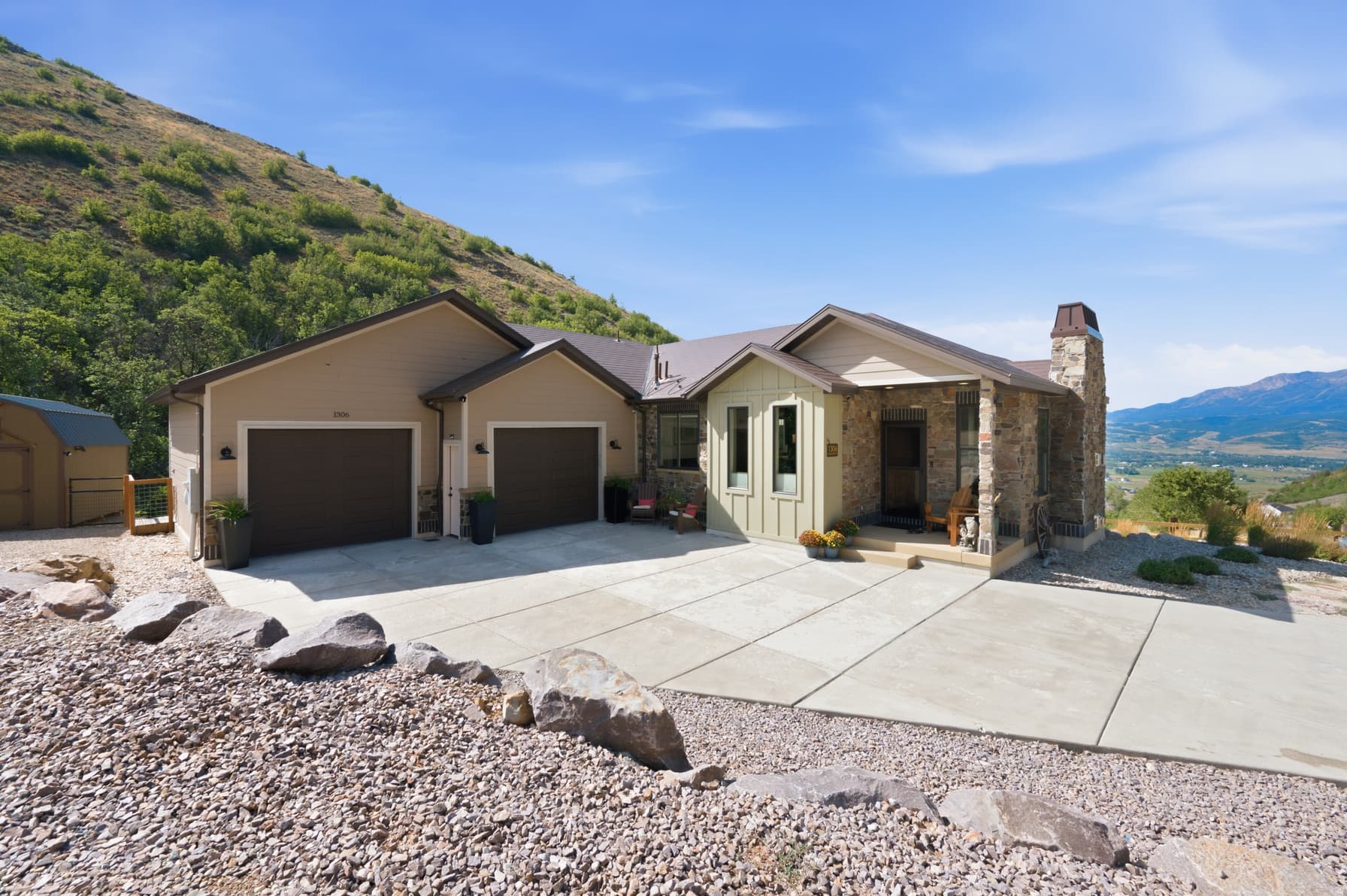 1306 MAPLE DR #101 photo 1