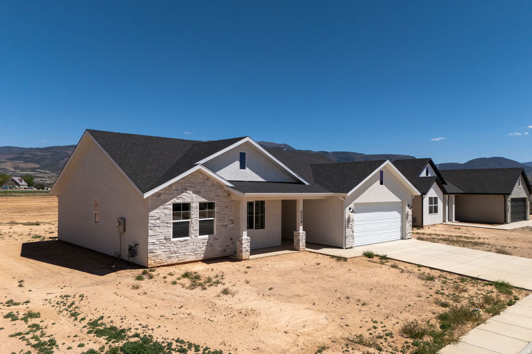 171 W 2725 N photo 1