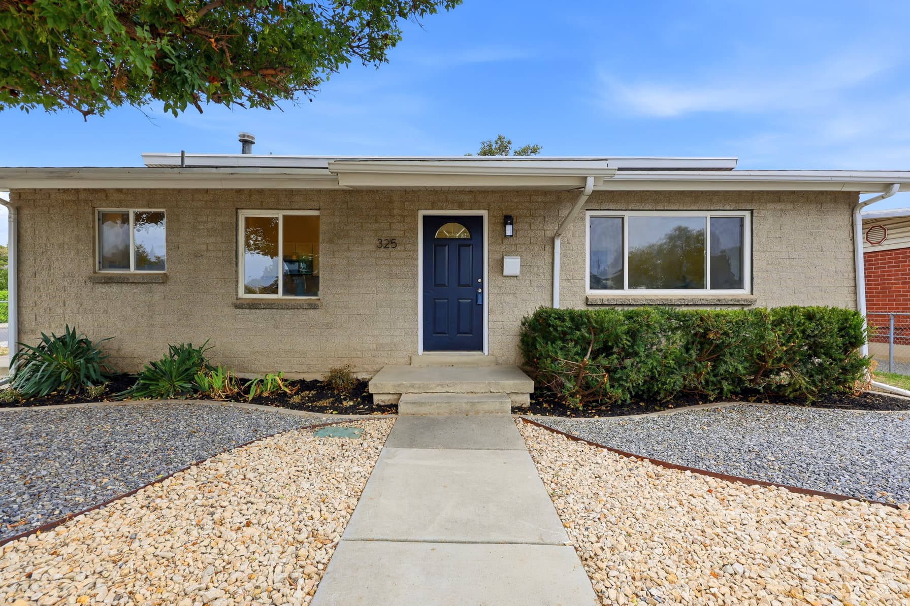 325 W PRINCETON DR photo 1
