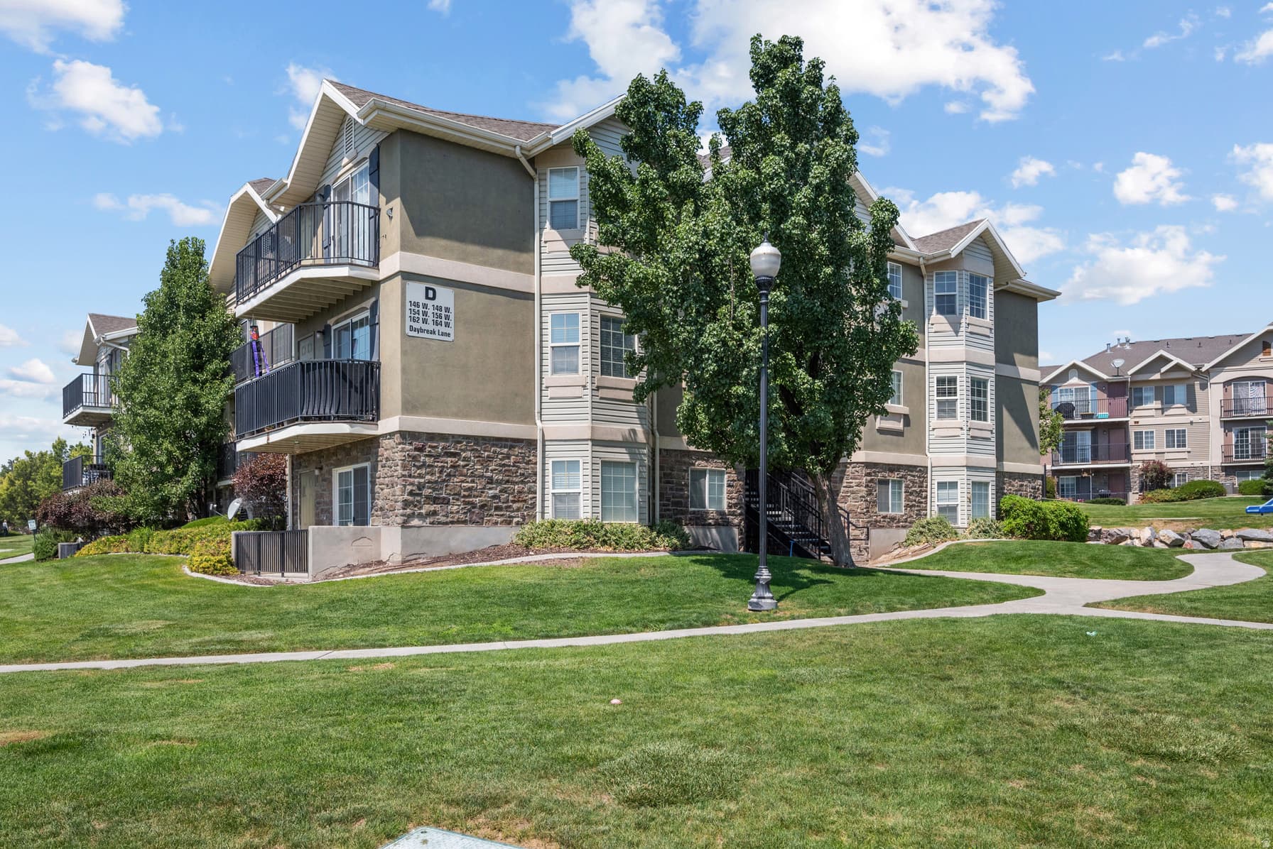 148 W DAYBREAK LN photo 1