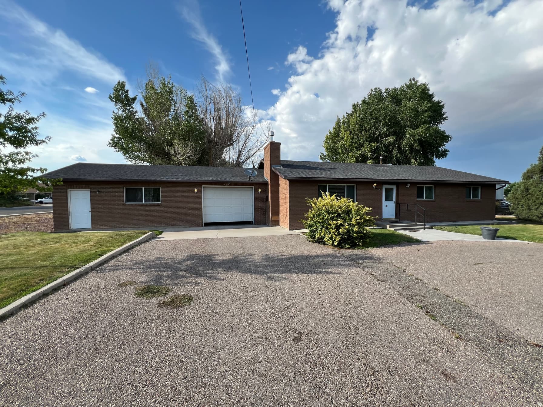 2372 W 500 N photo 1