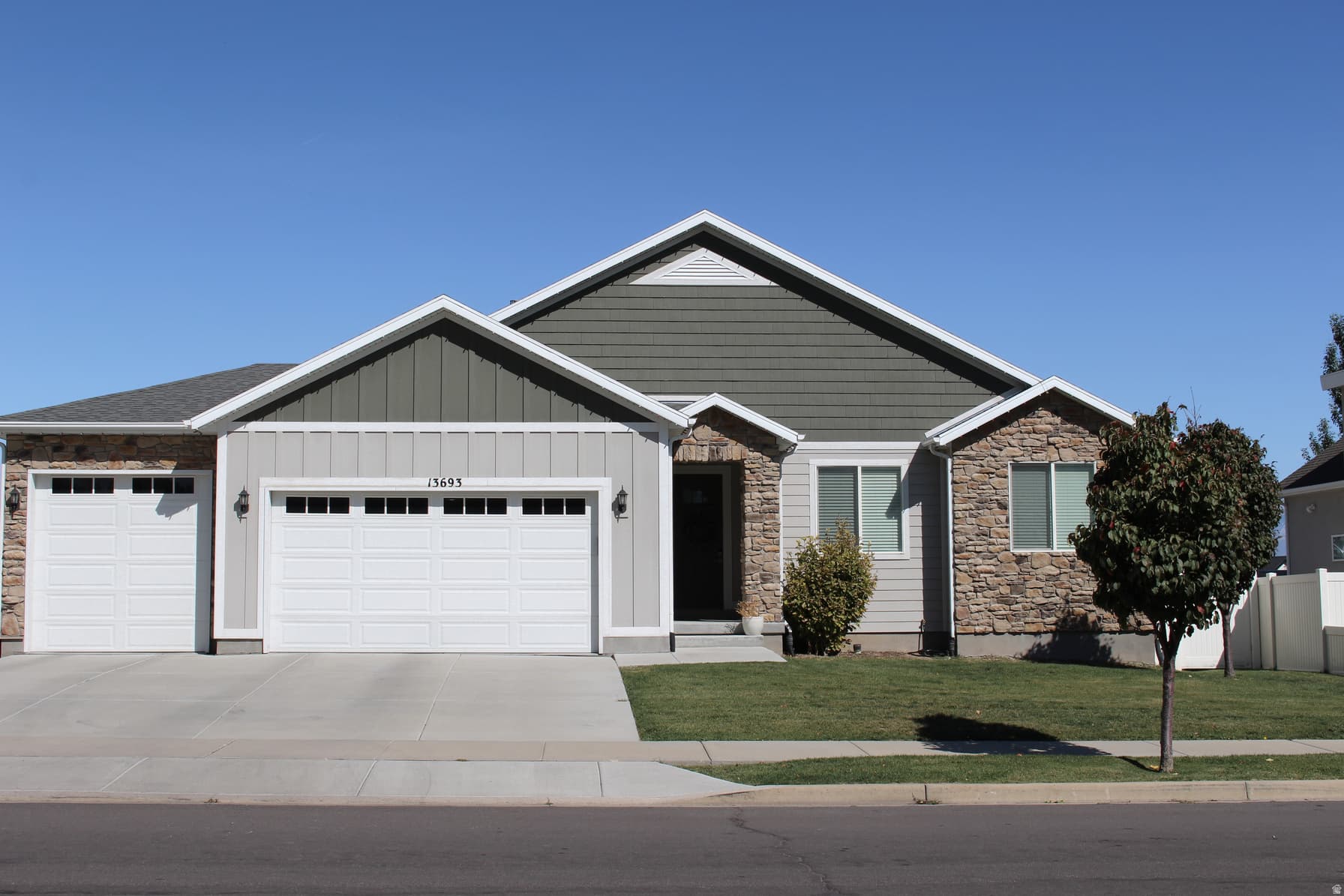 13693 S BLAYDE DR photo 1