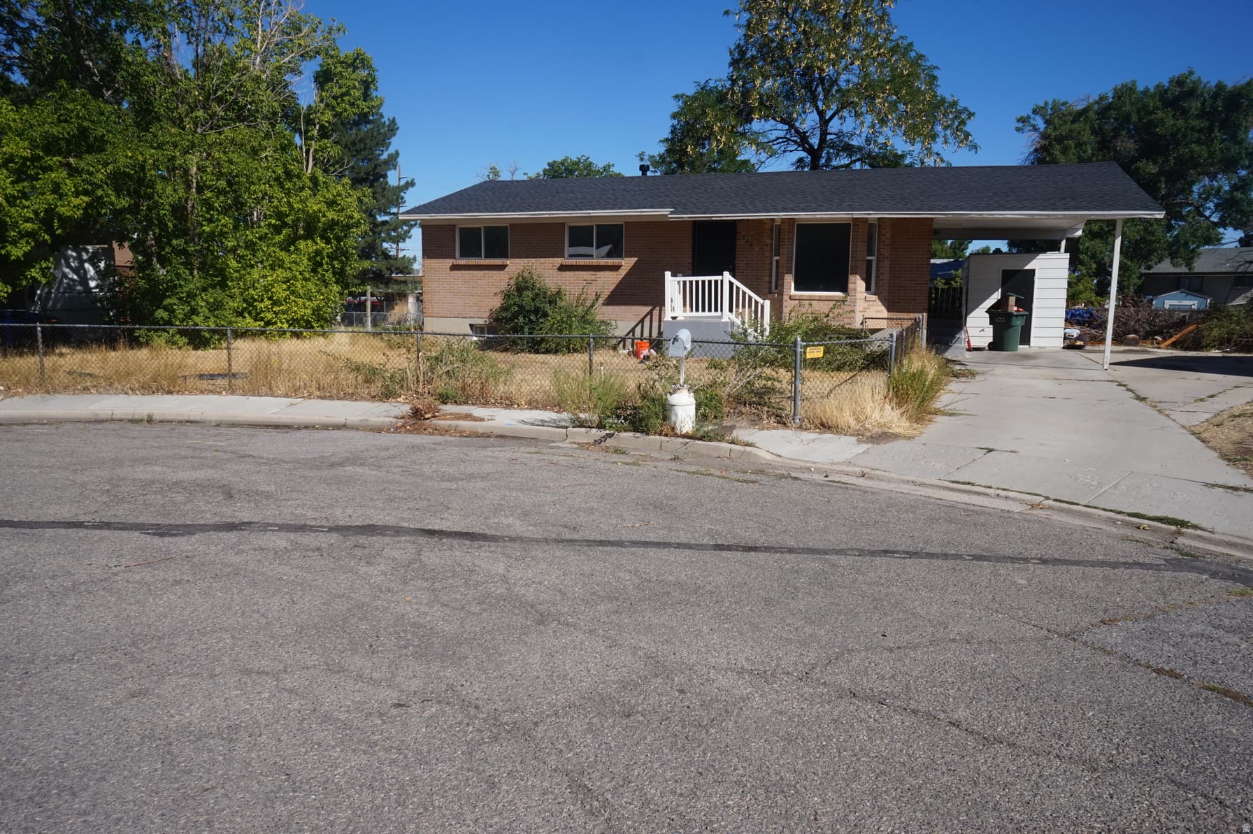 560 PEZEL RD photo 1