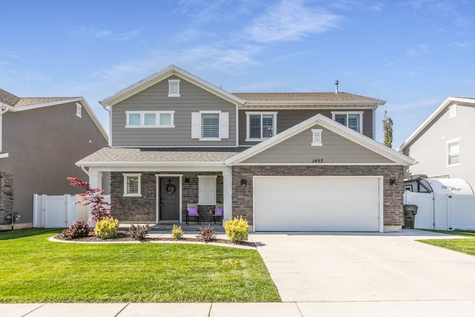 1457 W WATERFRONT DR photo 1