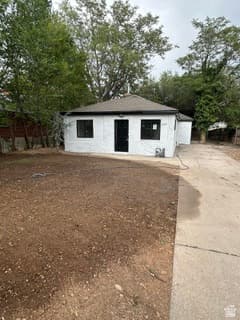 920 N CATHERINE ST photo 1