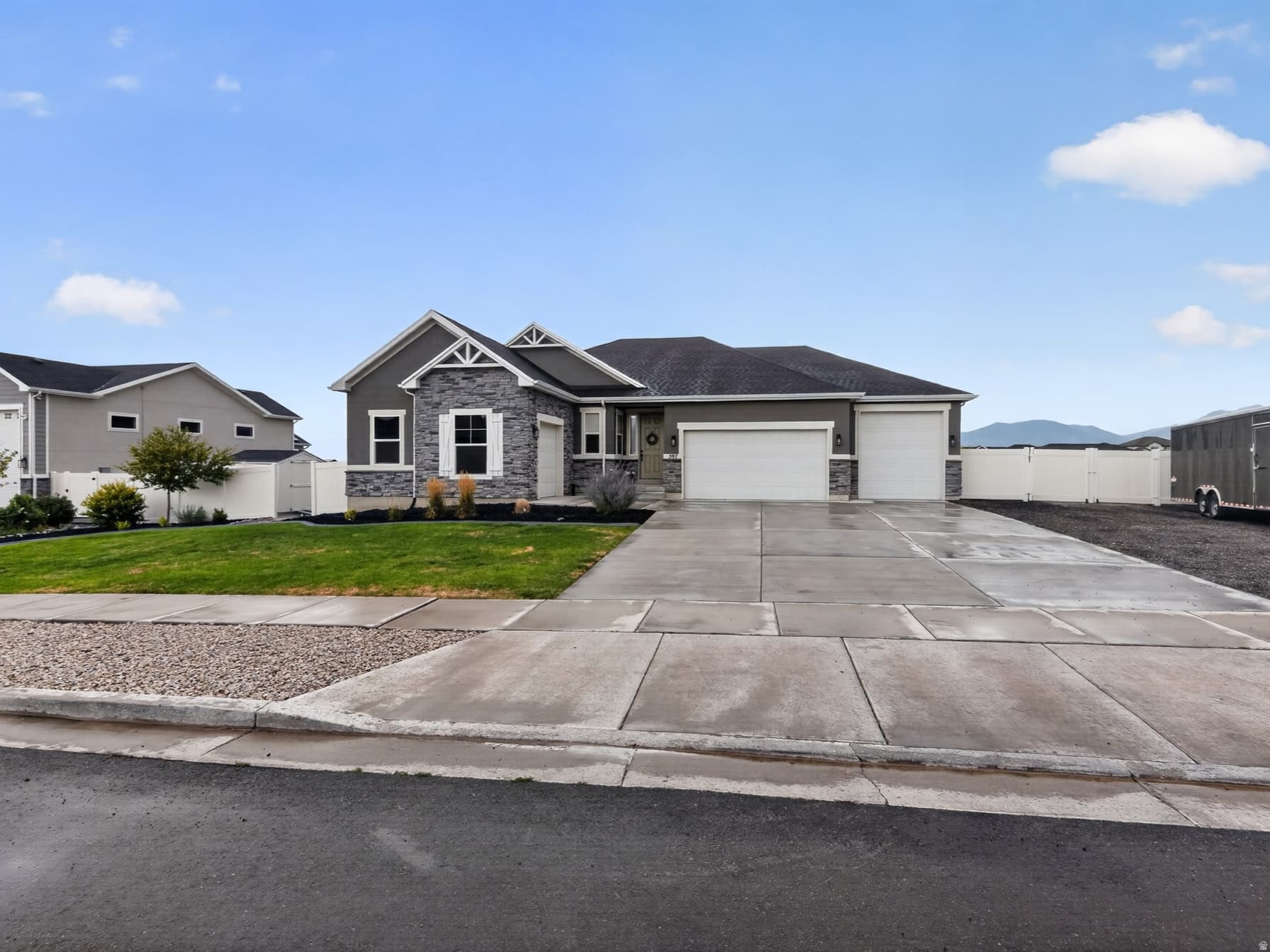 597 S CHAN DR photo 1