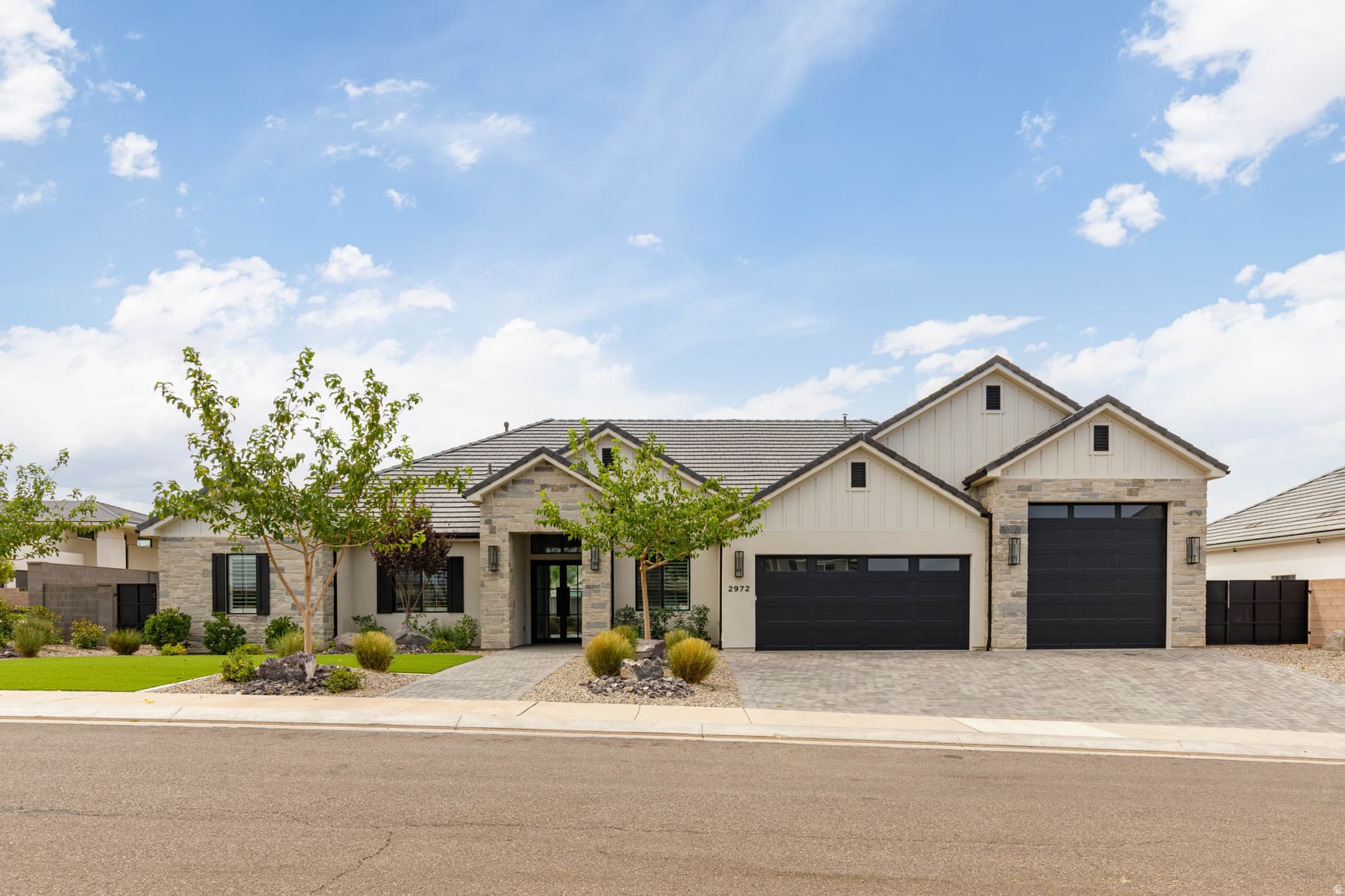 2972 E WILLOW TREE LN photo 1