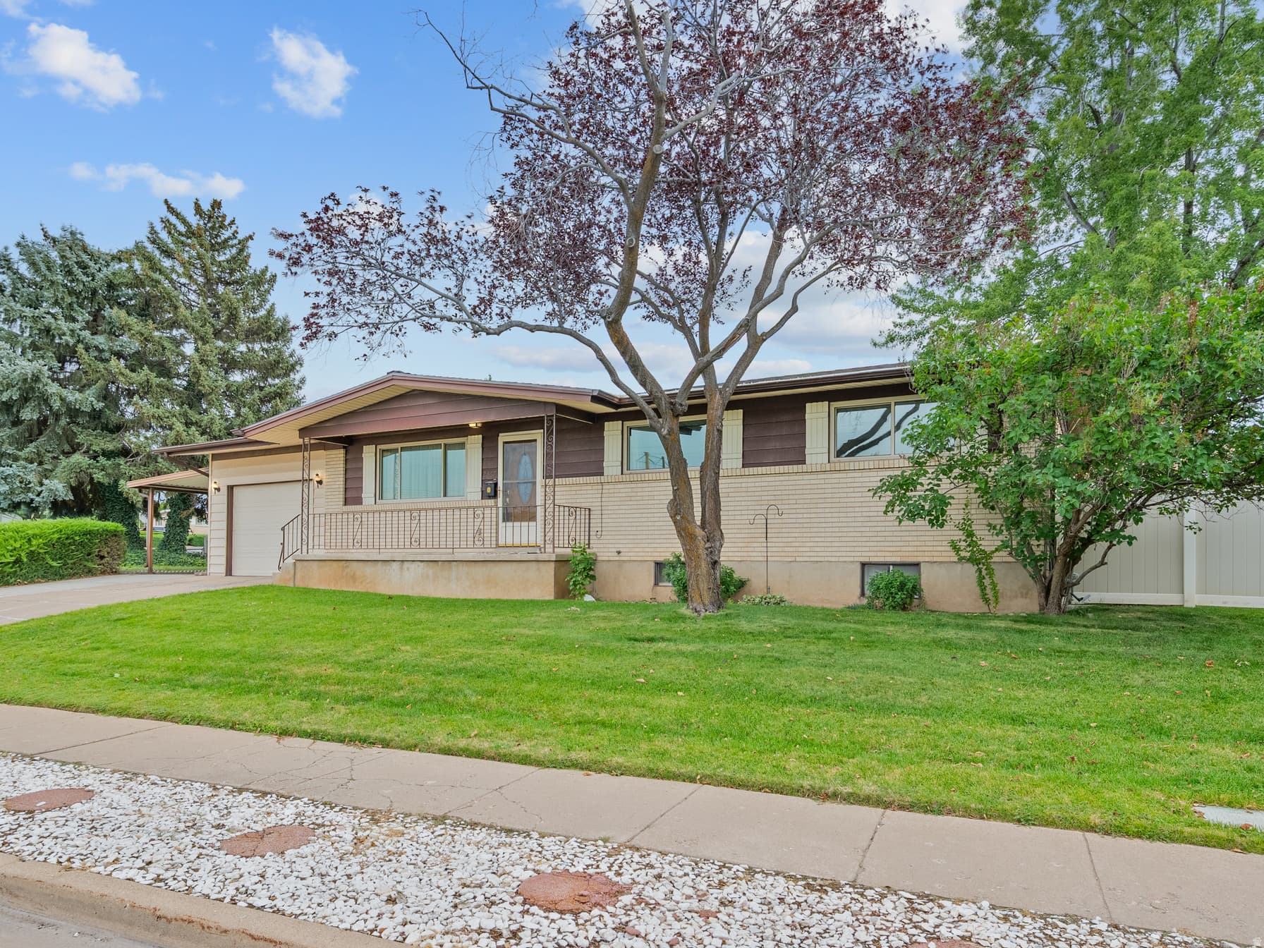 2367 W 4600 S photo 1
